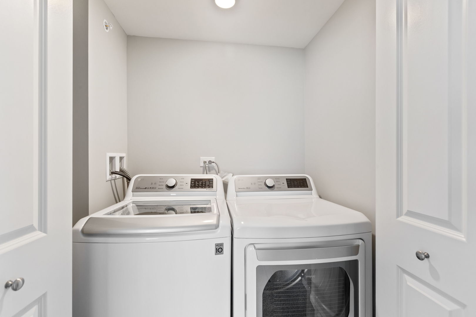 Schaumburg, Illinois, 60173, United States, 3 Bedrooms Bedrooms, ,3 BathroomsBathrooms,Residential,For Sale,1868457