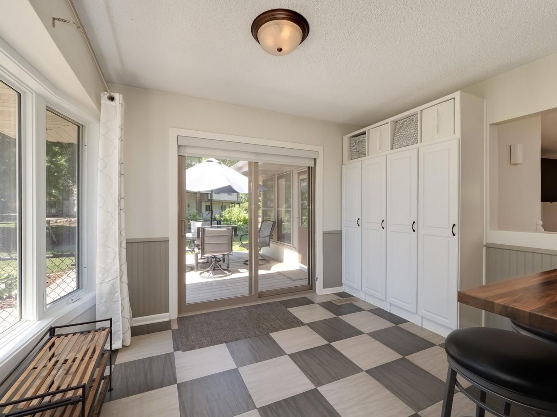  Beautifully Maintained Living with Maple Lake Views - 物件實景