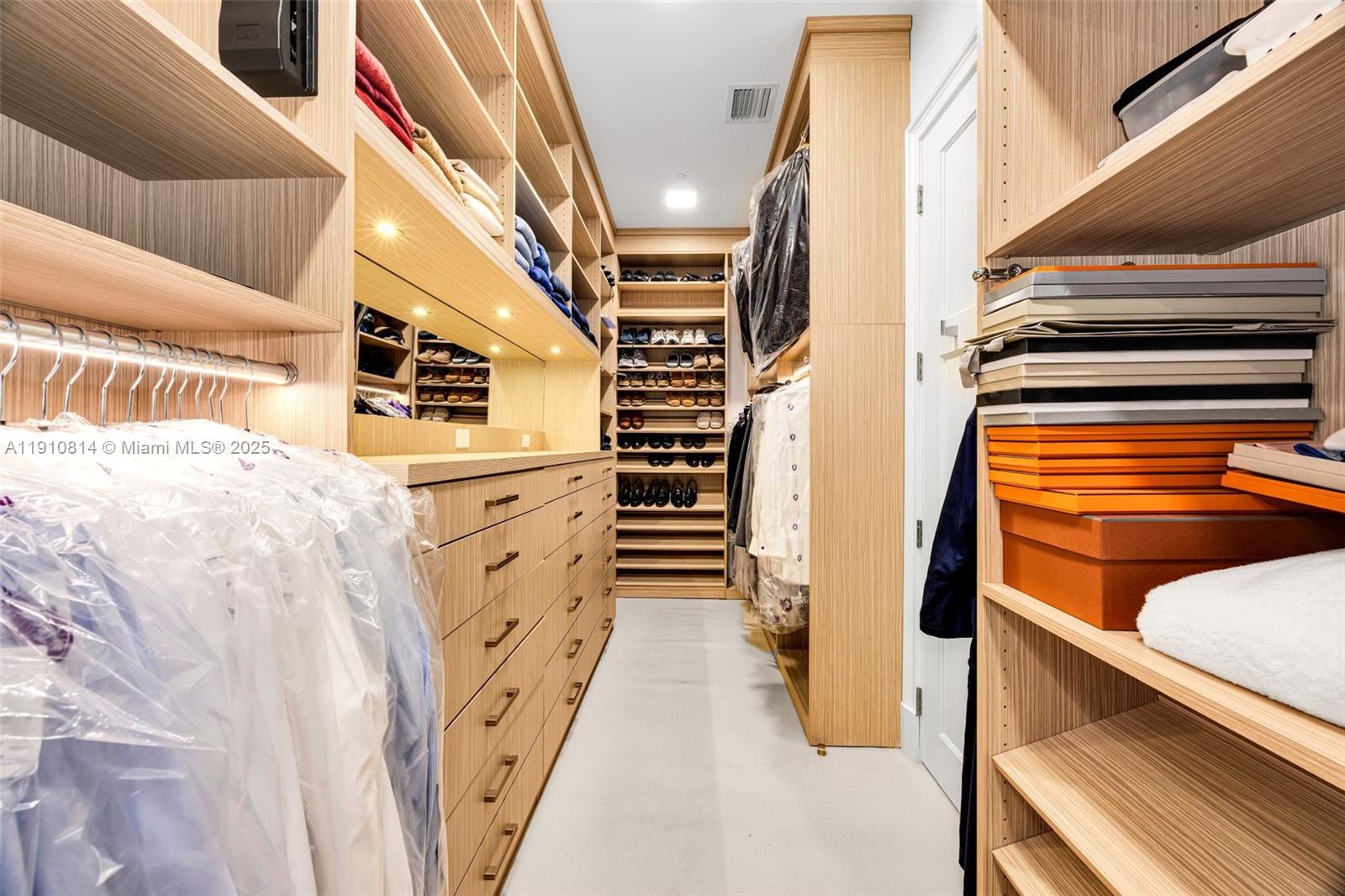 Coral Gables, Florida, 33133, United States, 3 Bedrooms Bedrooms, ,4 BathroomsBathrooms,Residential,For Sale,1989420