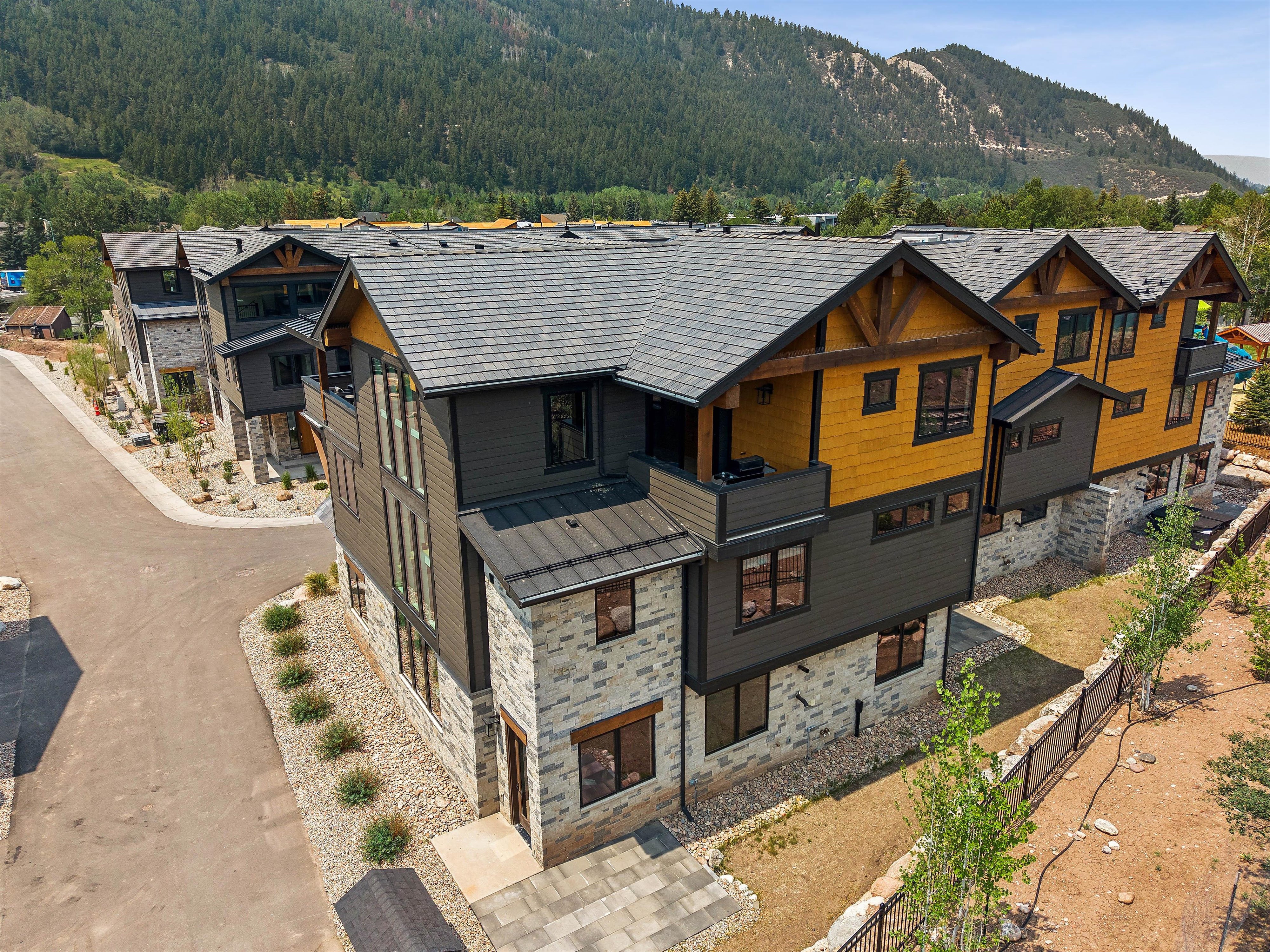  Contemporary architecture meets effortless mountain living at The Kestrel - 物件實景