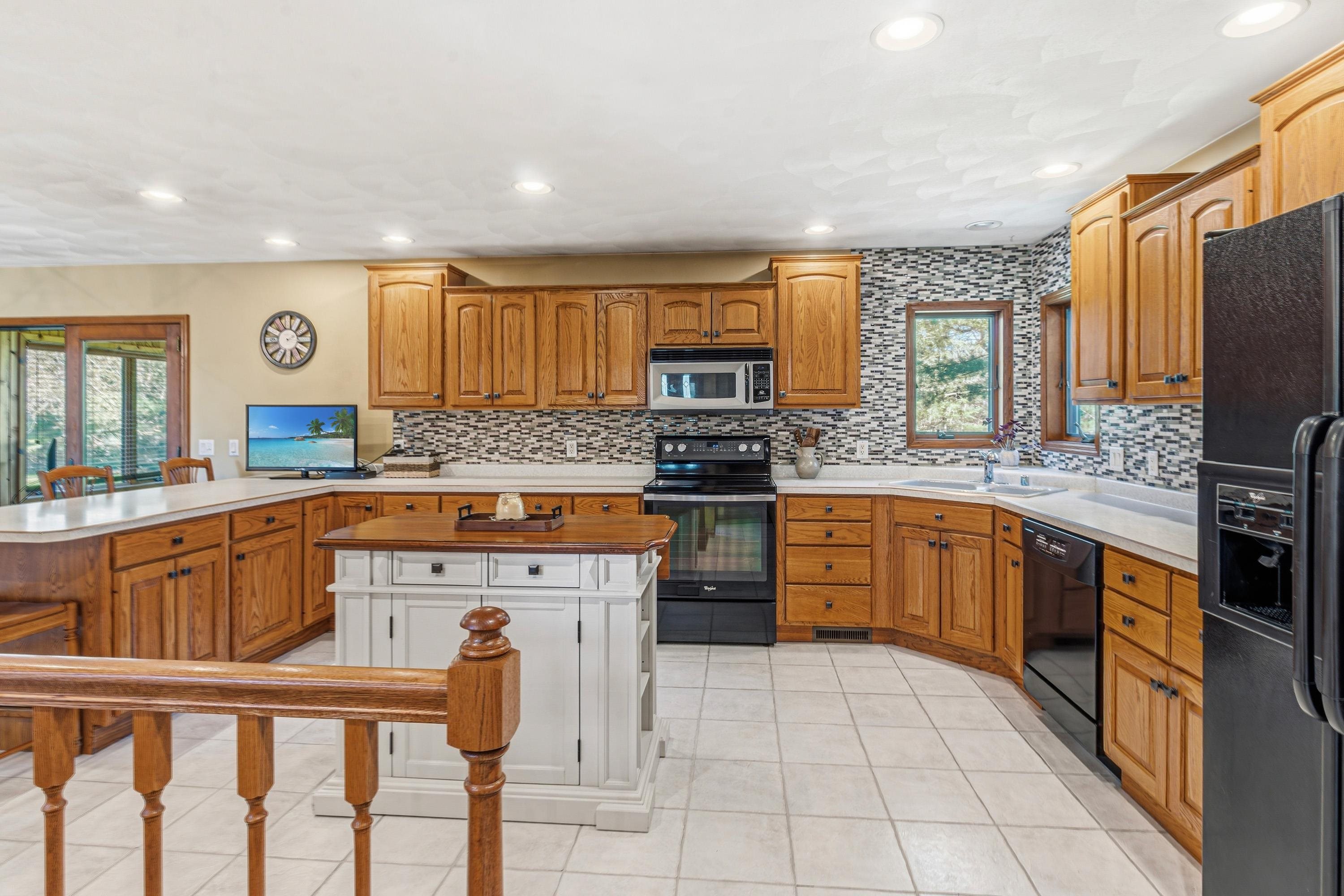 Spring Green, Wisconsin, 53588, United States, 4 Bedrooms Bedrooms, ,4 BathroomsBathrooms,Residential,For Sale,2040175