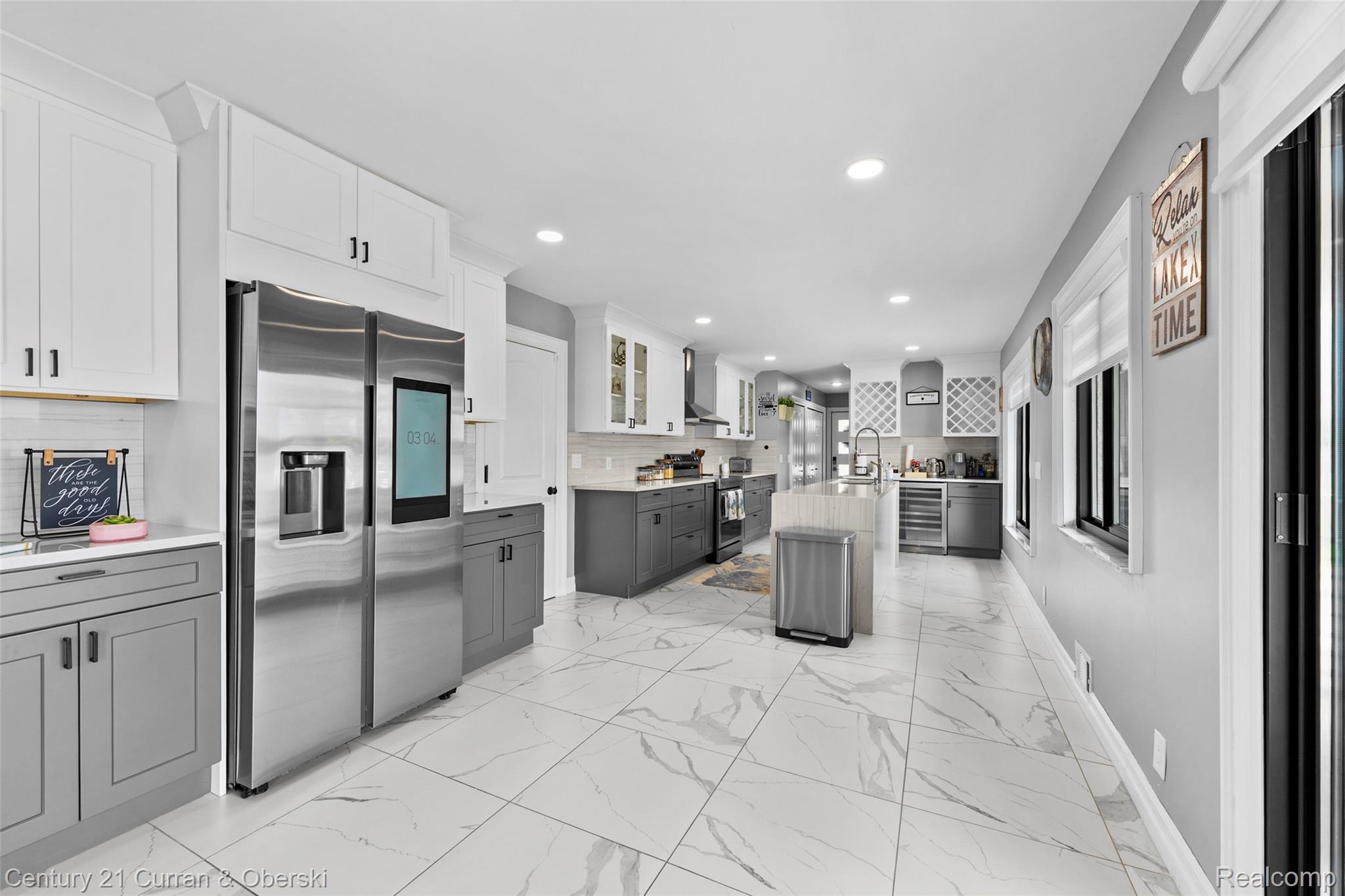 Waterford Charter Township, Michigan, 48329, United States, 3 Bedrooms Bedrooms, ,3 BathroomsBathrooms,Residential,For Sale,1943909
