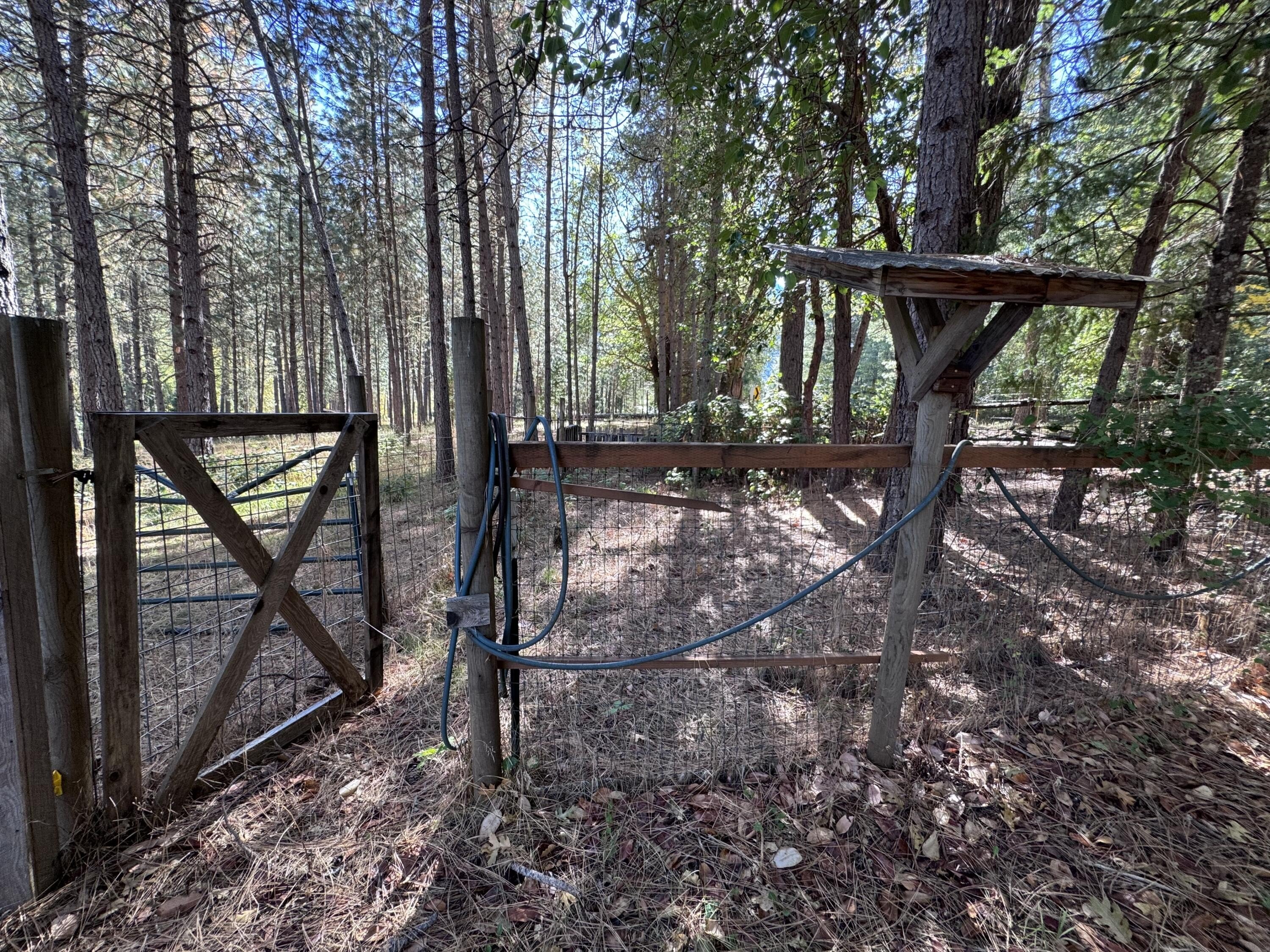 Rogue River, Oregon, 97537, United States, 3 Bedrooms Bedrooms, ,4 BathroomsBathrooms,Residential,For Sale,1982617