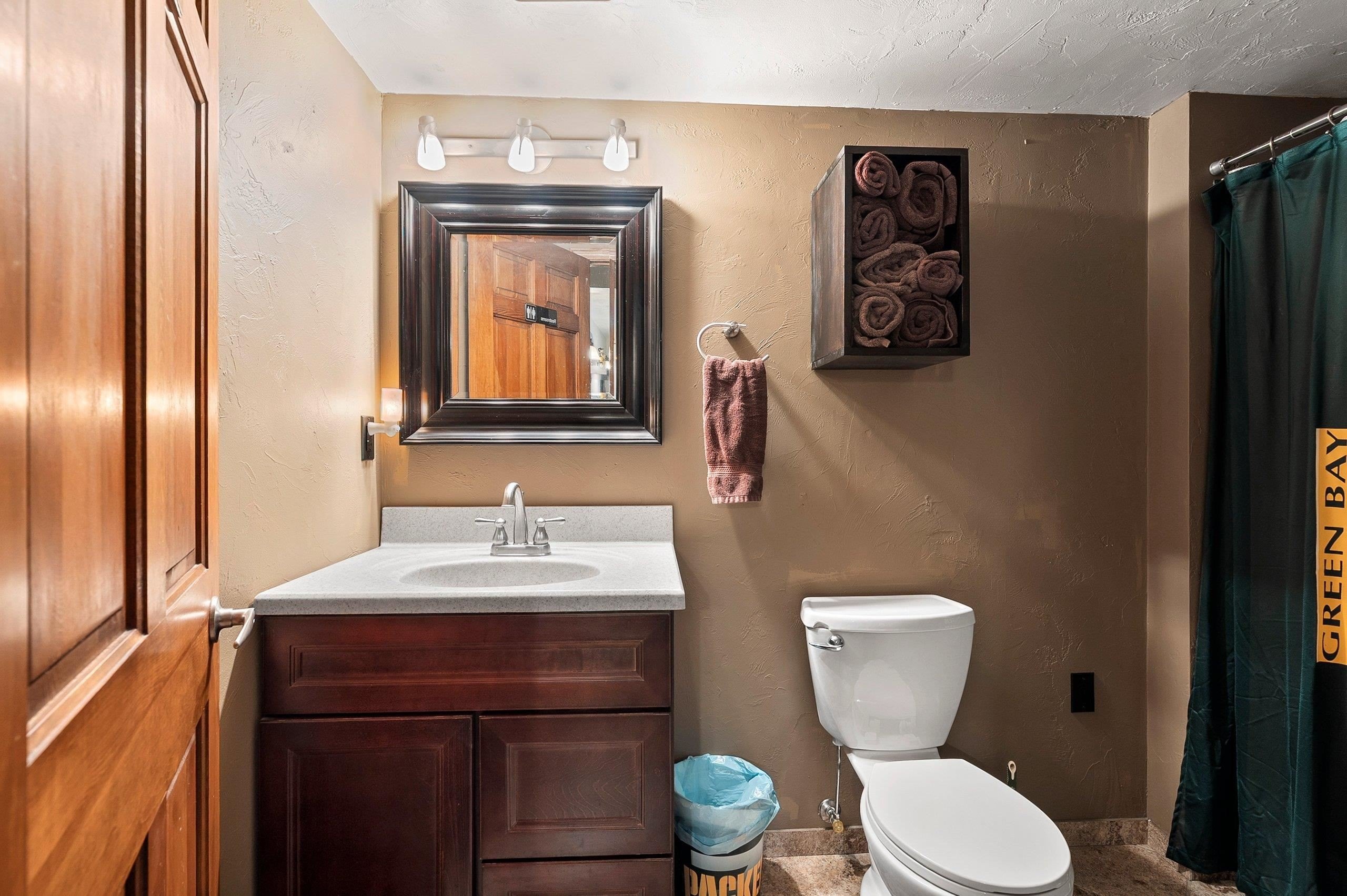 GREEN BAY, Wisconsin, 54313-8600, United States, 3 Bedrooms Bedrooms, ,4 BathroomsBathrooms,Residential,For Sale,2009732