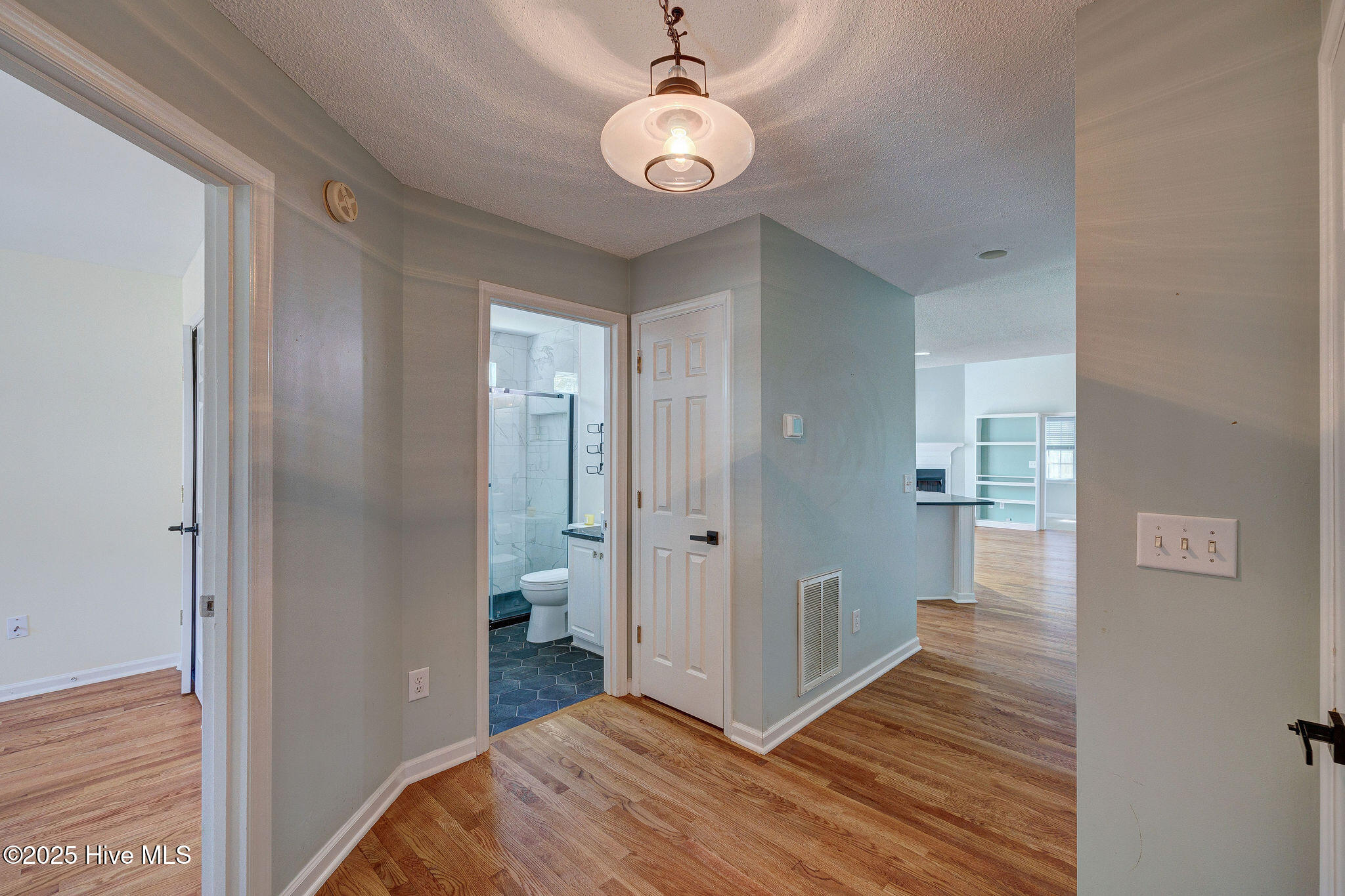 Carolina Beach, North Carolina, 28428, United States, 2 Bedrooms Bedrooms, ,2 BathroomsBathrooms,Residential,For Sale,1956851