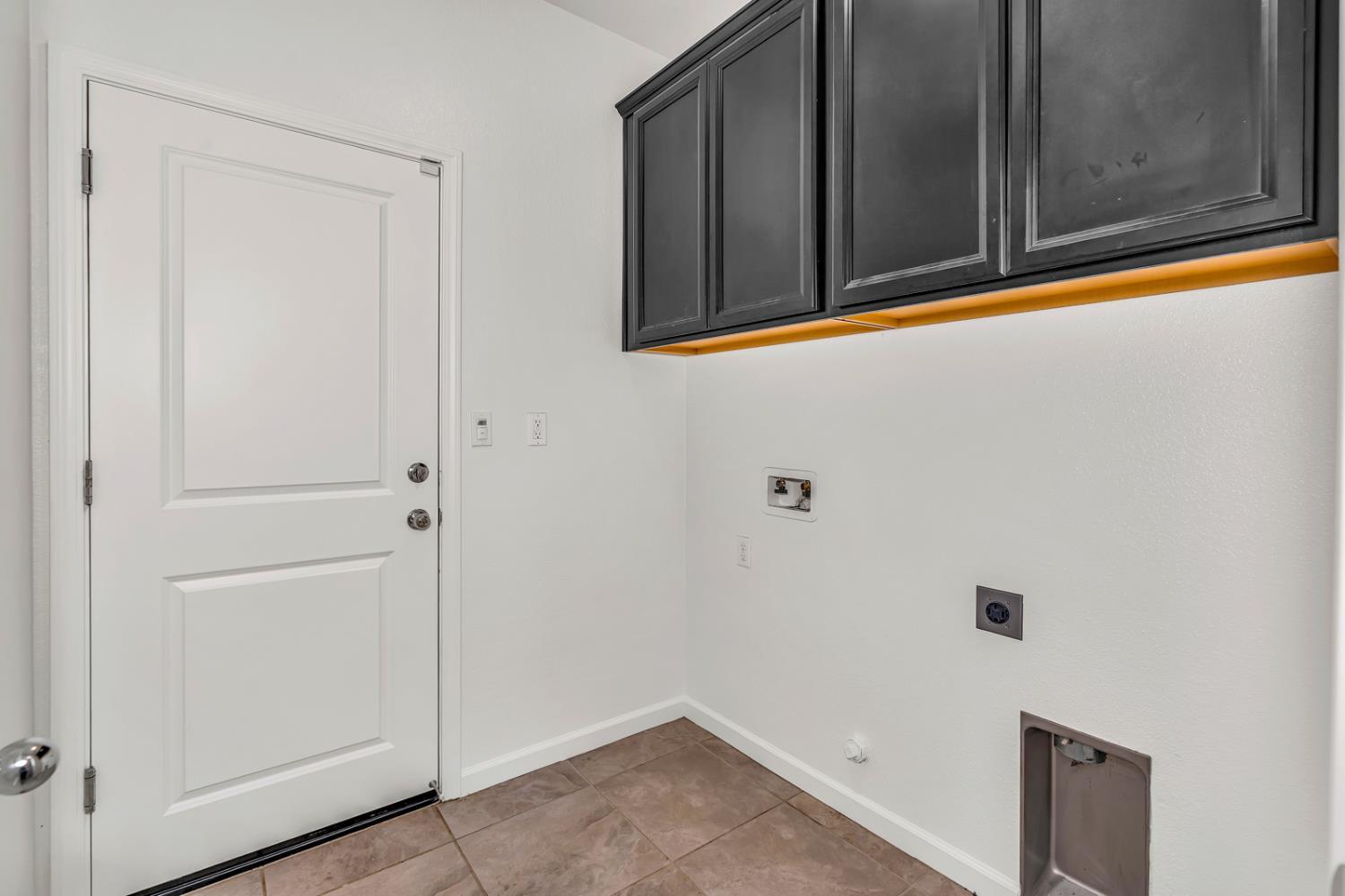 Los Banos, California, 93635, United States, 4 Bedrooms Bedrooms, ,3 BathroomsBathrooms,Residential,For Sale,1974667