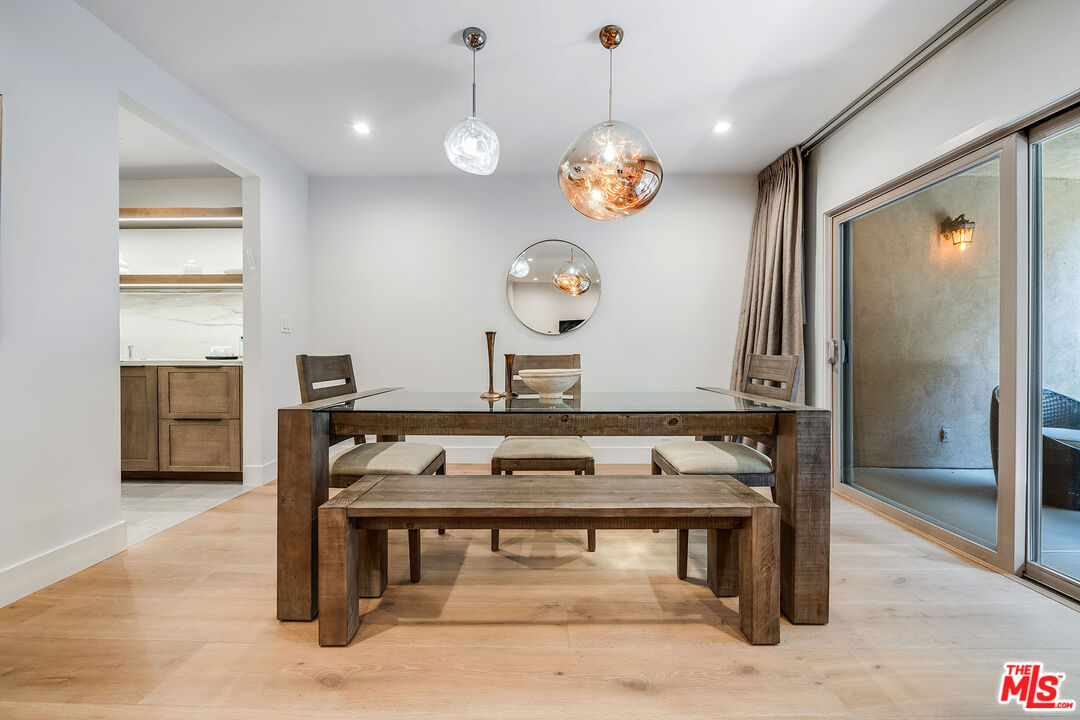 Beverly Hills, California, 90210, United States, 1 Bedroom Bedrooms, ,2 BathroomsBathrooms,Residential,For Sale,1902812