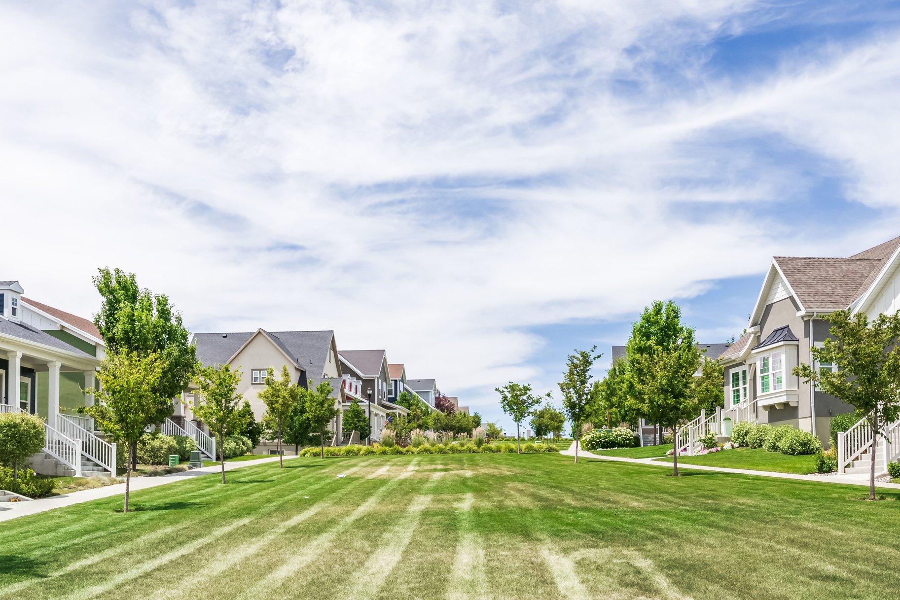  Move-In Ready in Daybreak — Steps from the Lake, Loaded with Custom Upgrades - 物件實景