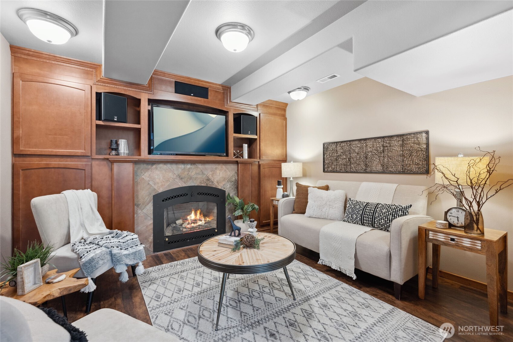 Kirkland, Washington, 98033, United States, 4 Bedrooms Bedrooms, ,2 BathroomsBathrooms,Residential,For Sale,1804621