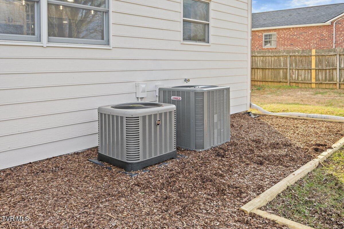 Gray, Tennessee, 37615, United States, 4 Bedrooms Bedrooms, ,3 BathroomsBathrooms,Residential,For Sale,1979136