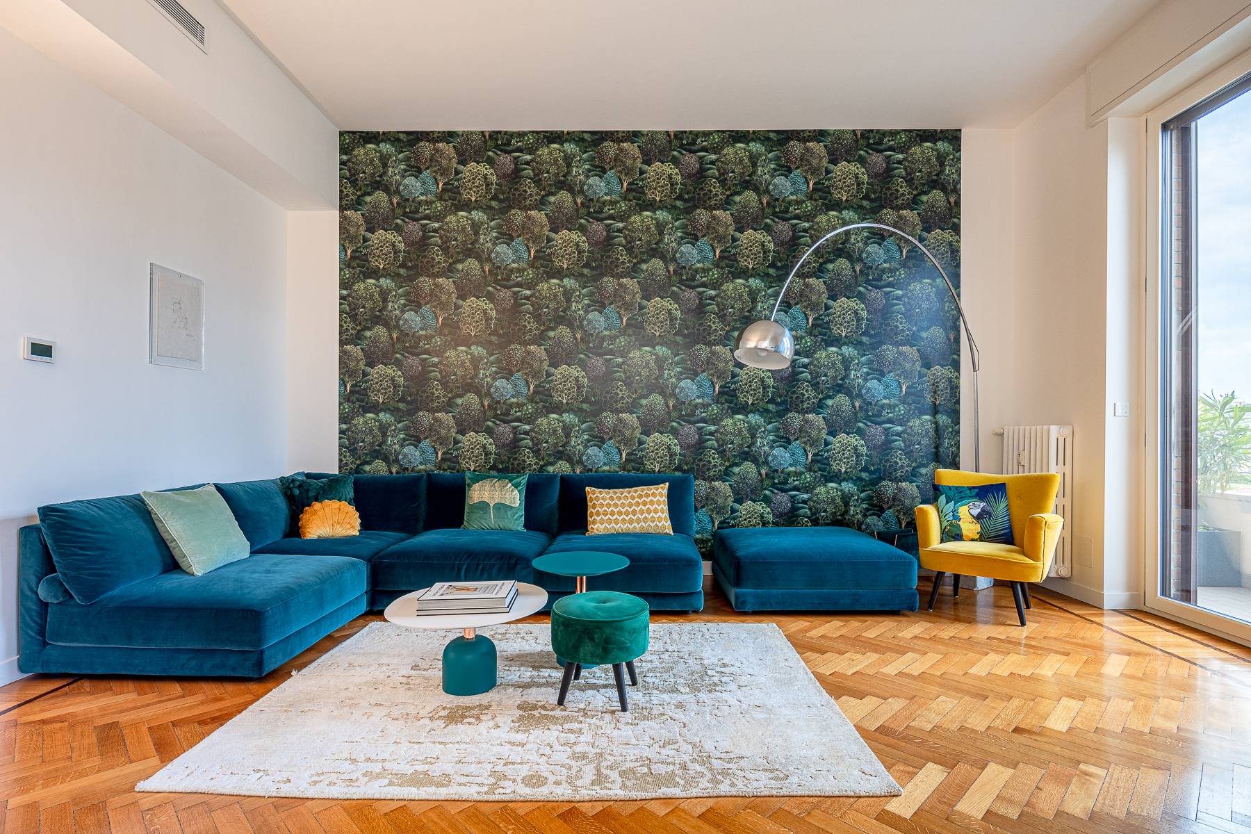 Refined residence in the exlcusive Quadronno district 