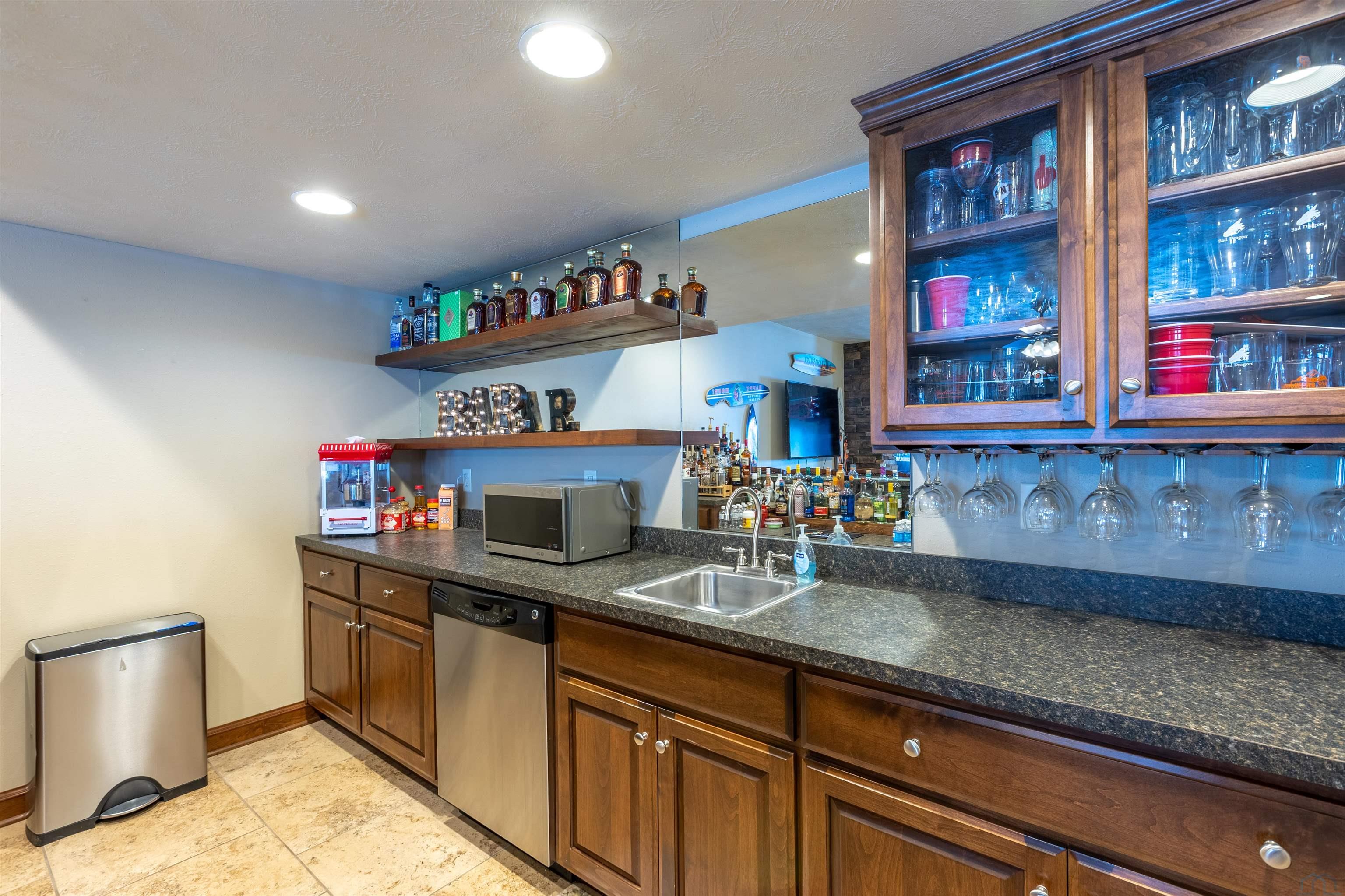 Sioux City, Iowa, 51106, United States, 5 Bedrooms Bedrooms, ,4 BathroomsBathrooms,Residential,For Sale,2002459