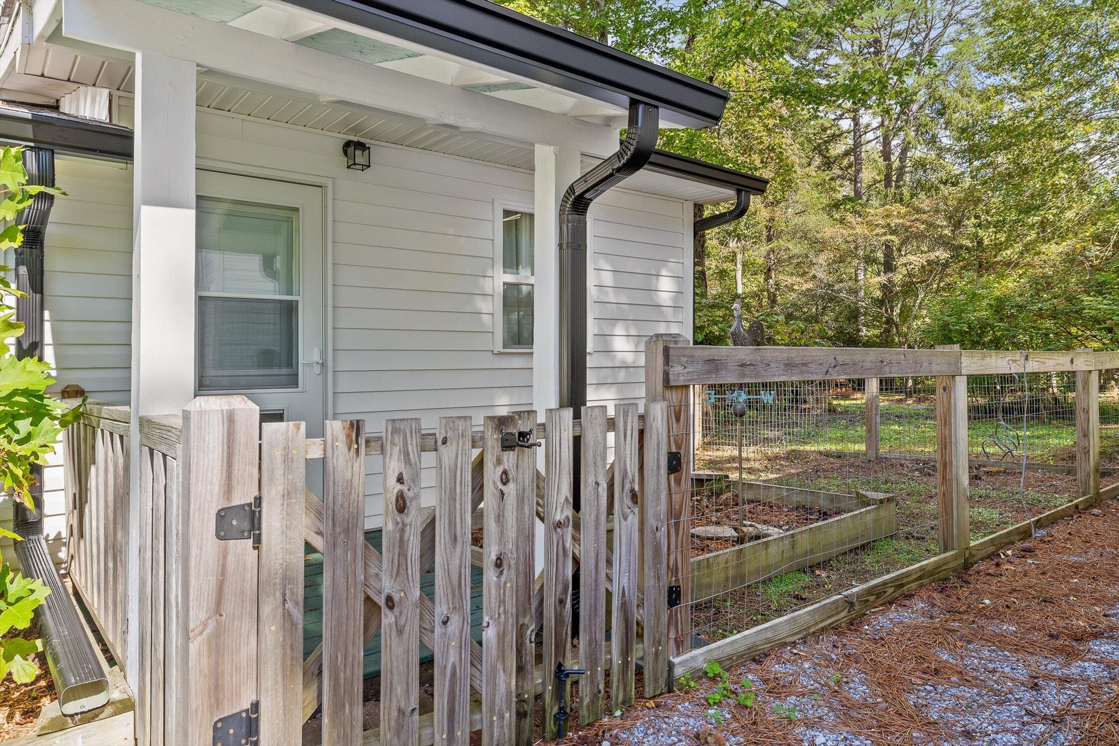 Mentone, Alabama, 35984, United States, 3 Bedrooms Bedrooms, ,2 BathroomsBathrooms,Residential,For Sale,1973723