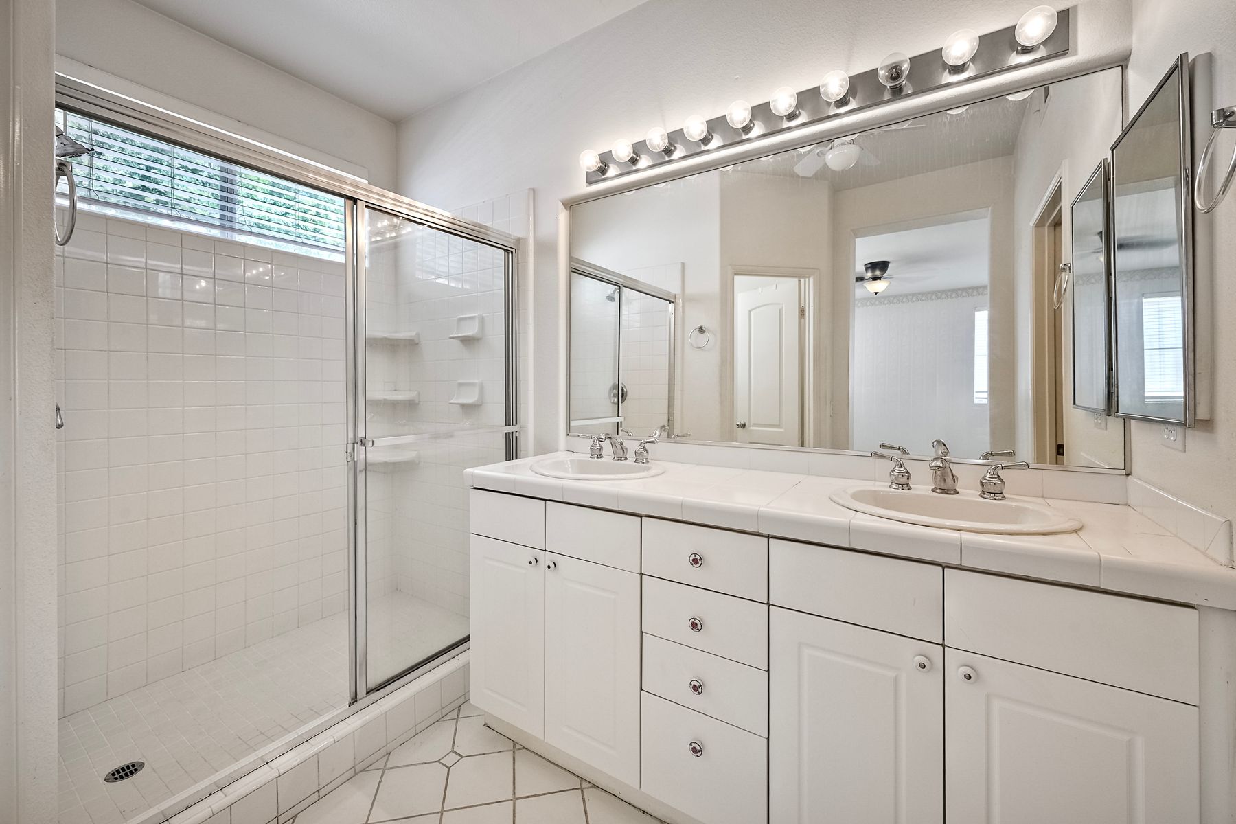 San Diego, California, 92123, United States, 3 Bedrooms Bedrooms, ,2 BathroomsBathrooms,Residential,For Sale,1914206