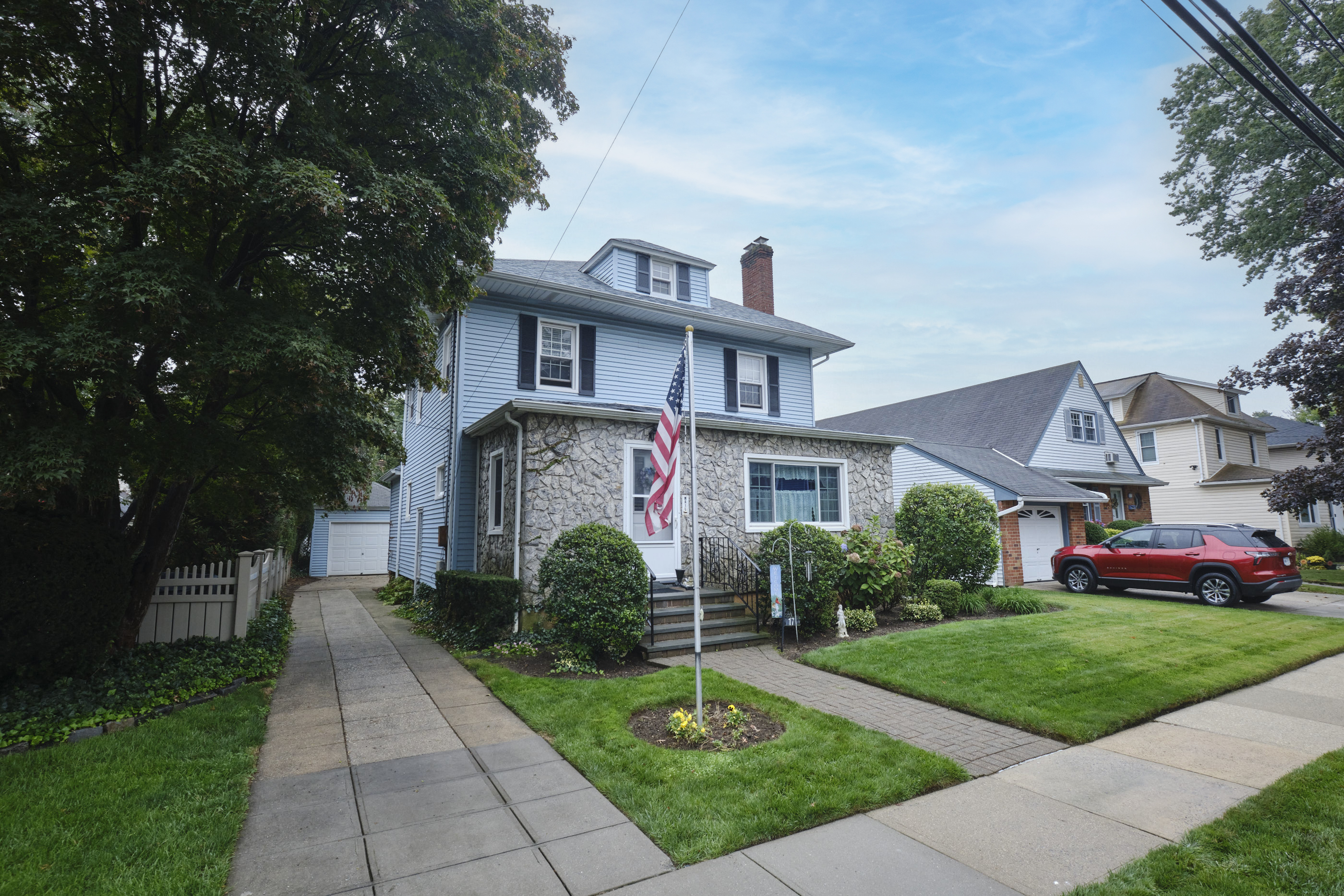 Floral Park, New York, 11001, United States, 3 Bedrooms Bedrooms, ,2 BathroomsBathrooms,Residential,For Sale,1974847