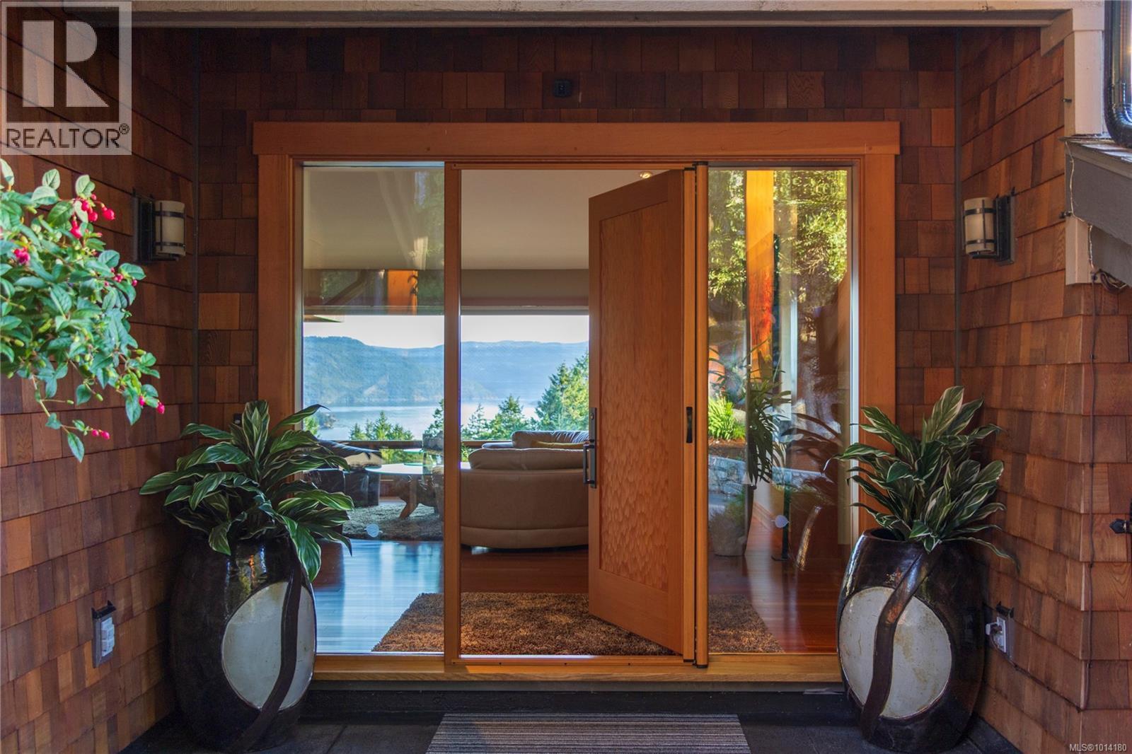 CENTRAL SAANICH, British Columbia, V8M 1S2, CA, 3 Bedrooms Bedrooms, ,4 BathroomsBathrooms,Residential,For Sale,1947352