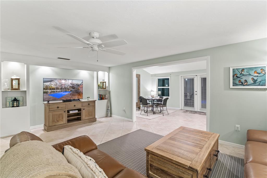 Sarasota, Florida, 34242, United States, 3 Bedrooms Bedrooms, ,2 BathroomsBathrooms,Residential,For Sale,1992857