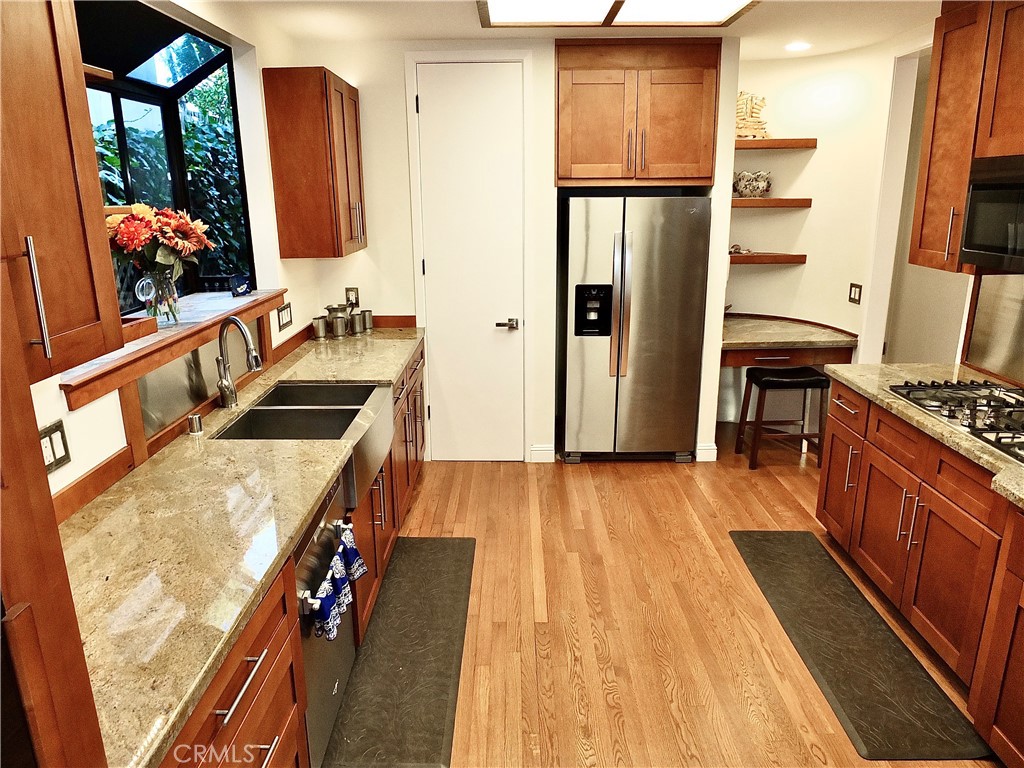 Manhattan Beach, California, 90266, United States, 5 Bedrooms Bedrooms, ,4 BathroomsBathrooms,Residential,For Sale,1993331