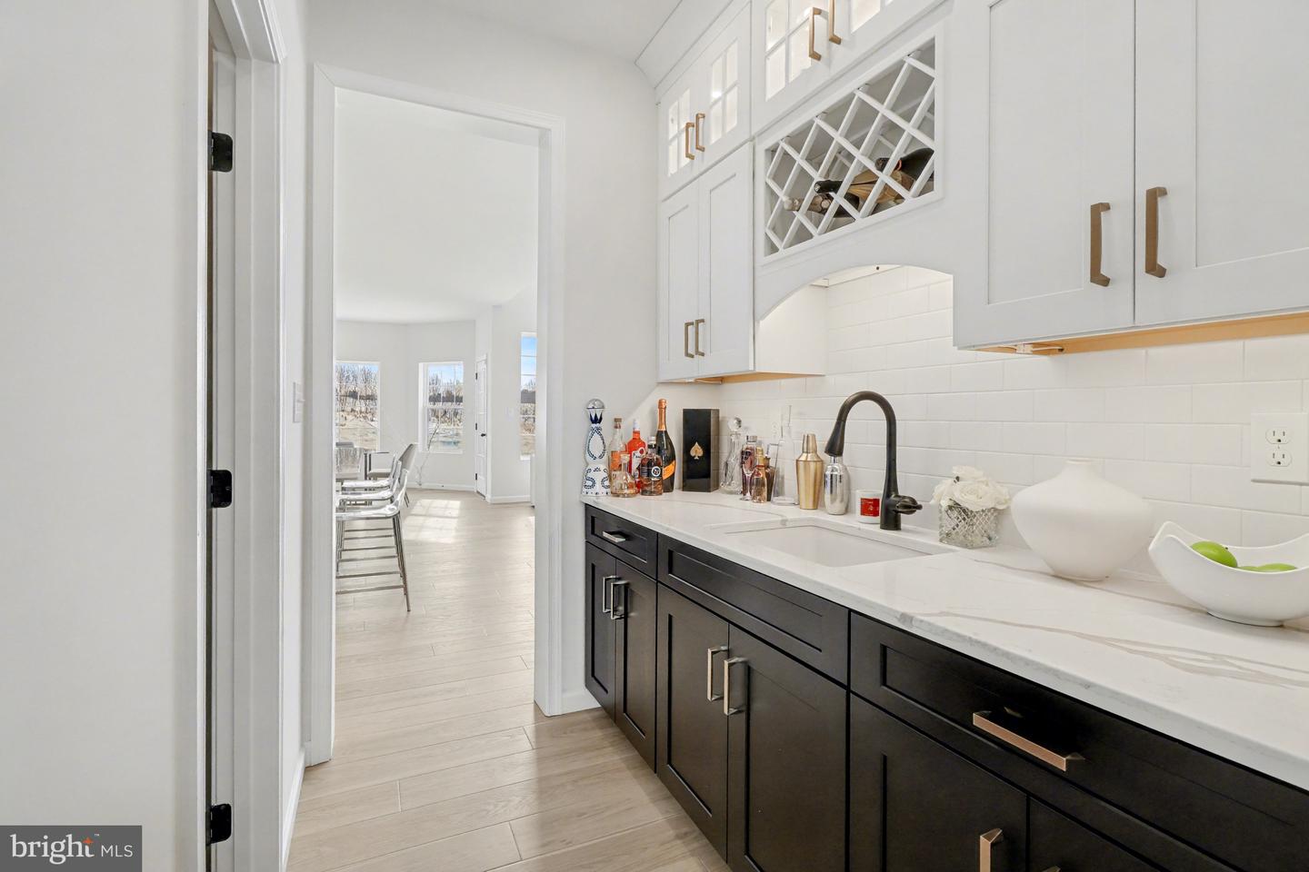 York, Pennsylvania, 17403, United States, 5 Bedrooms Bedrooms, ,6 BathroomsBathrooms,Residential,For Sale,2003251