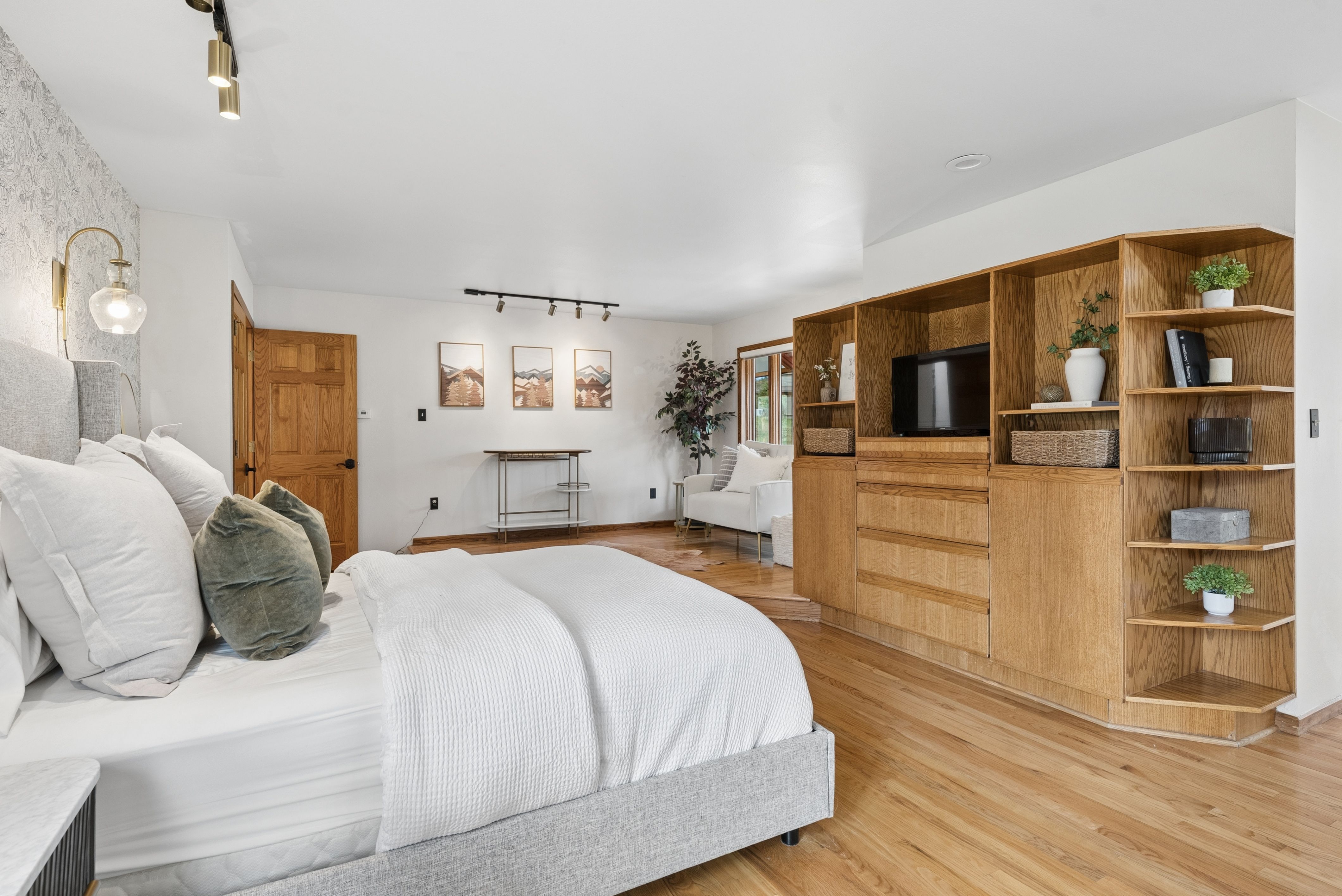  Beautiful Genesee Home With Over 4,500 Finished Sq Ft with Walk Out Basement - 物件實景