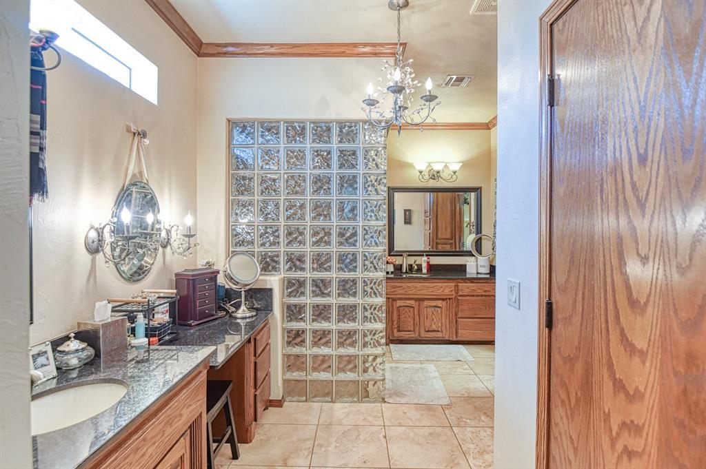 Chickasha, Oklahoma, 73018, United States, 4 Bedrooms Bedrooms, ,5 BathroomsBathrooms,Residential,For Sale,1921713