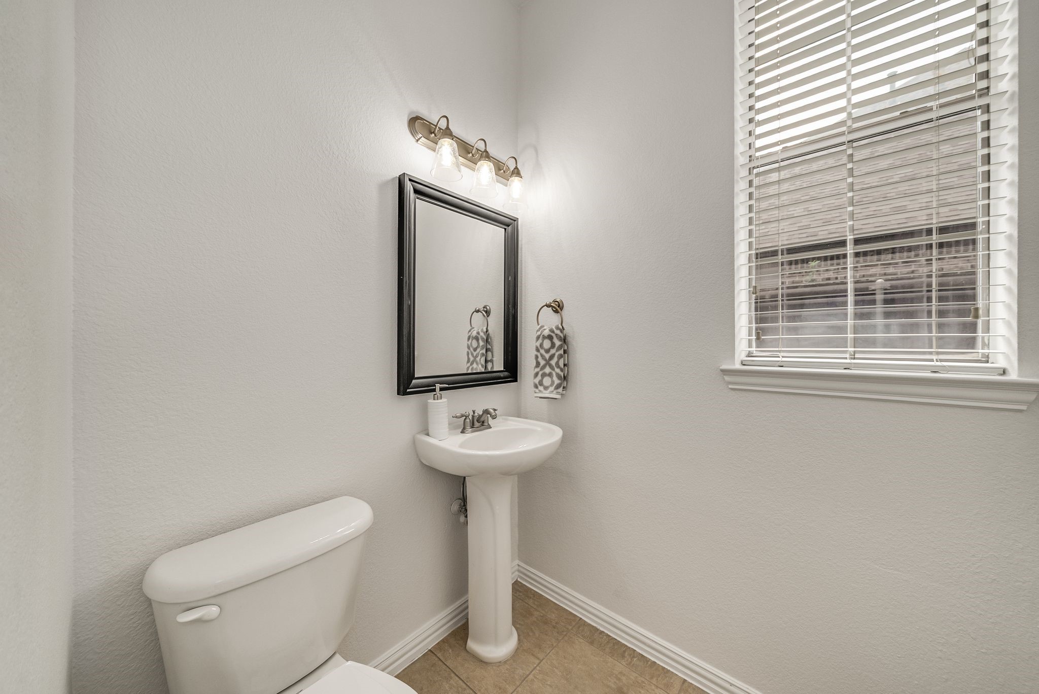 Frisco, Texas, 75033, United States, 4 Bedrooms Bedrooms, ,4 BathroomsBathrooms,Residential,For Sale,1938772