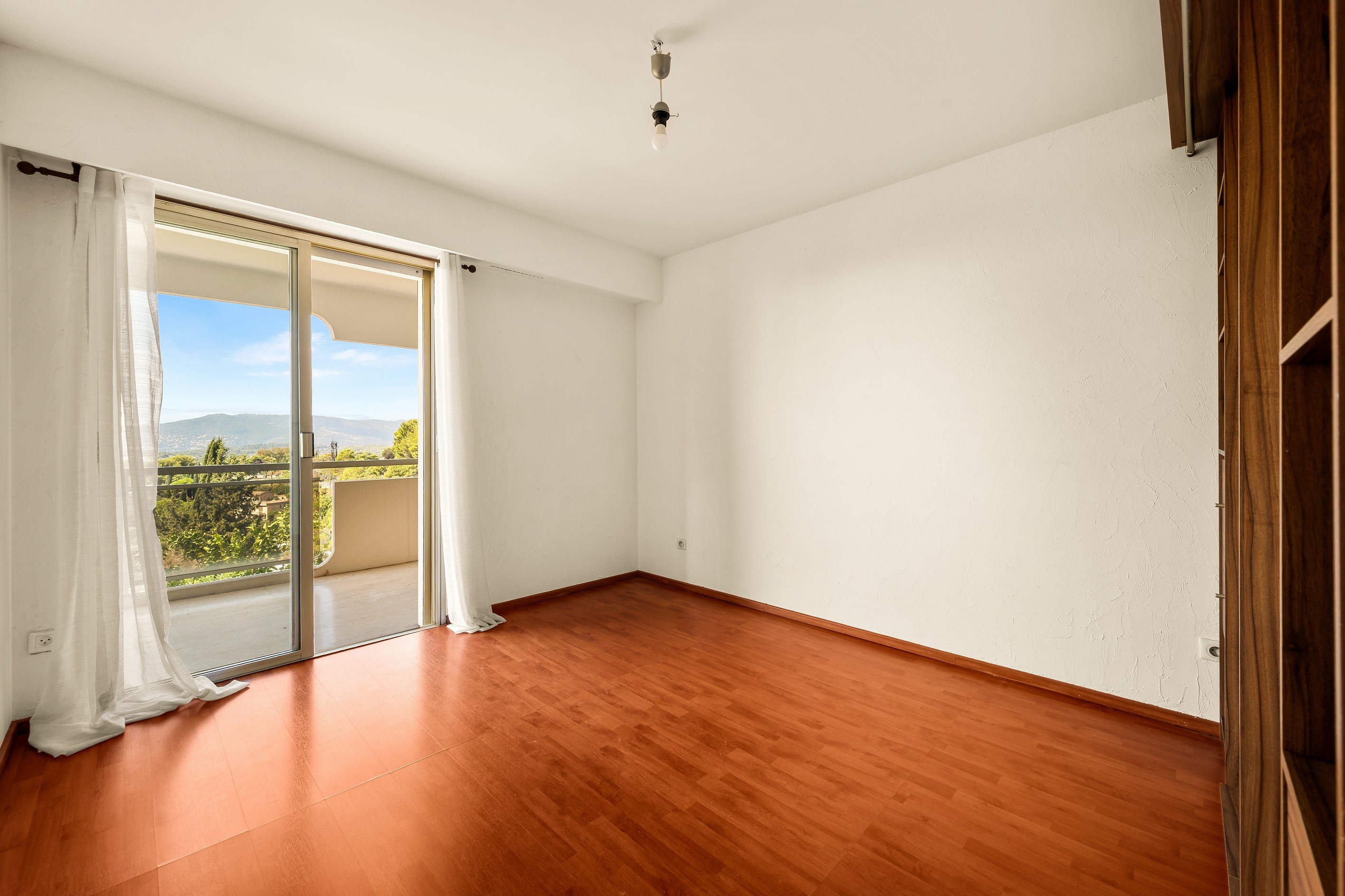  LE CANNET RESIDENTIEL-ELEGANT TWO BEDROOM APARTMENT TO RENOVATE WITH SEA AND ES… - 物件實景