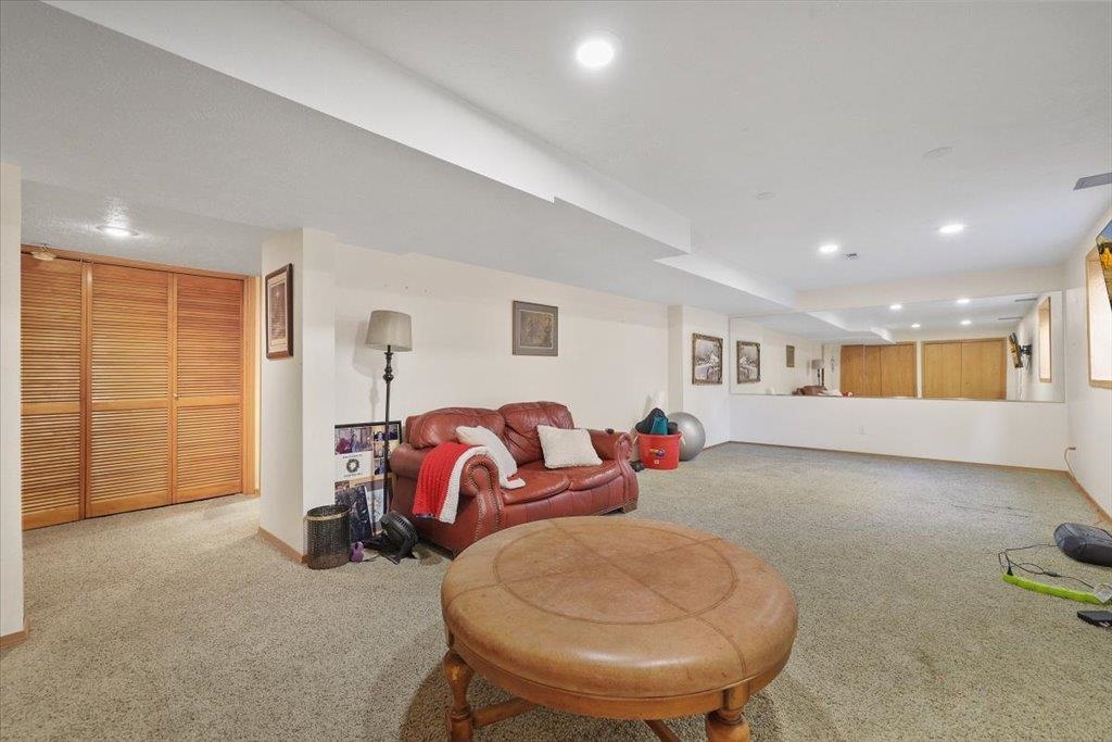 Spokane, Washington, 99223, United States, 5 Bedrooms Bedrooms, ,4 BathroomsBathrooms,Residential,For Sale,1988126