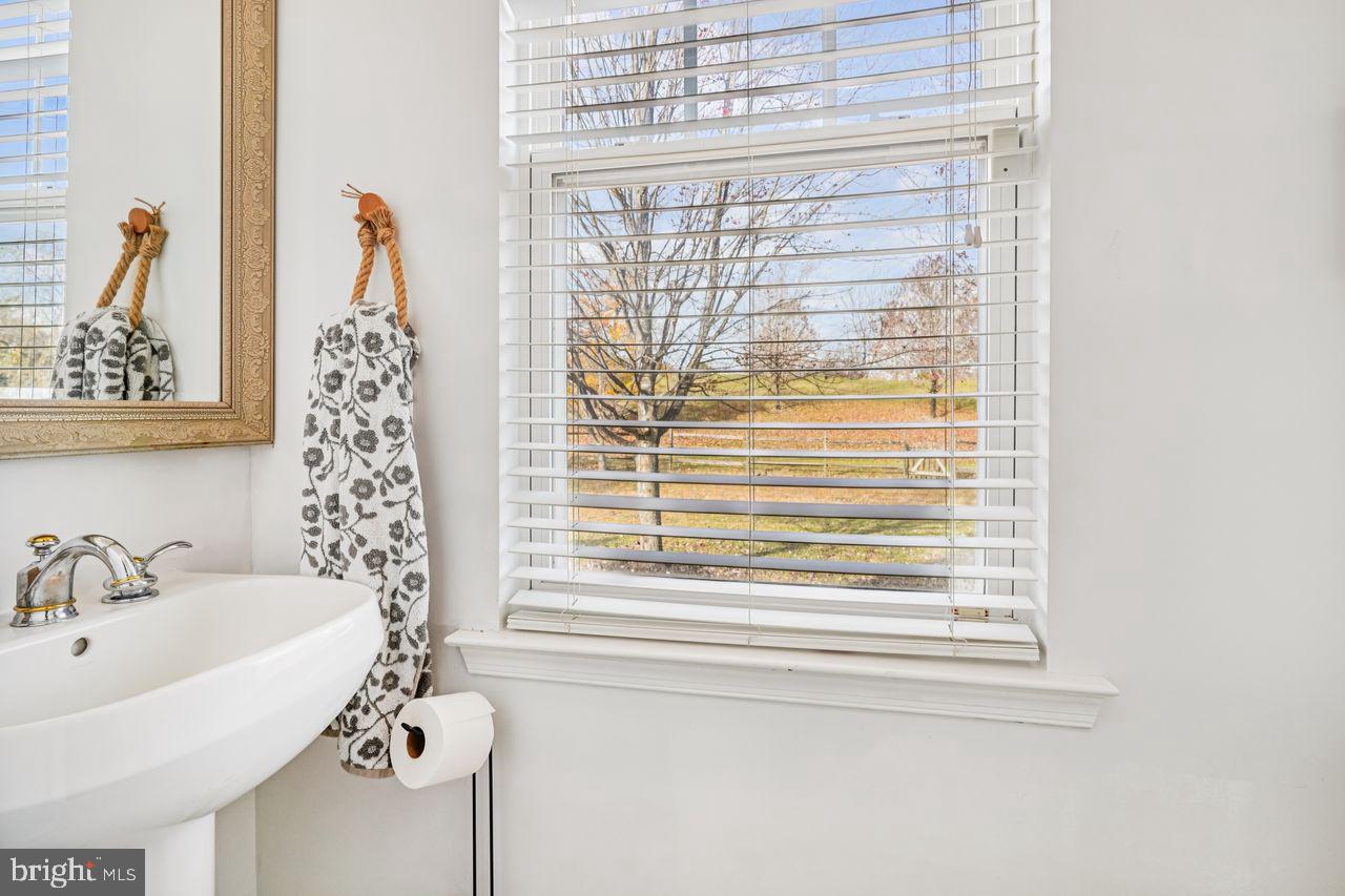 Warrenton, Virginia, 20187, United States, 4 Bedrooms Bedrooms, ,4 BathroomsBathrooms,Residential,For Sale,1989713