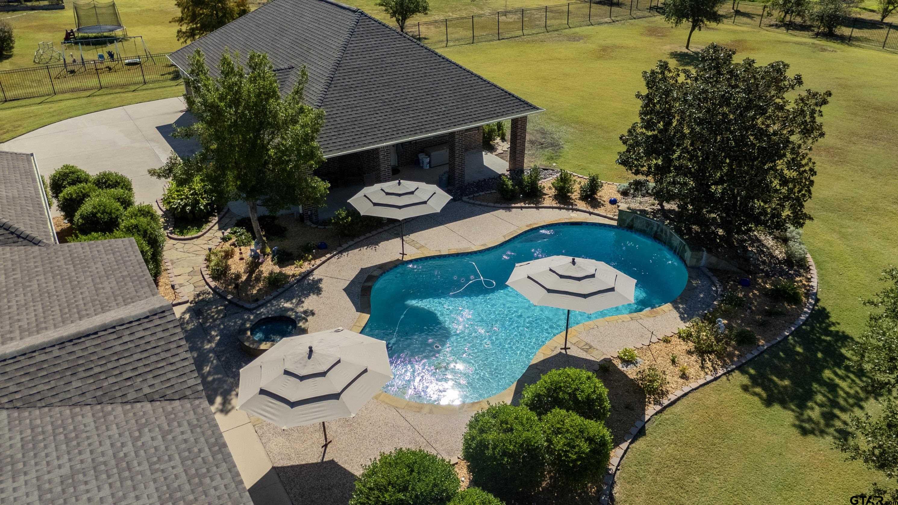 Terrell, Texas, 75160, United States, 3 Bedrooms Bedrooms, ,2 BathroomsBathrooms,Residential,For Sale,1993311