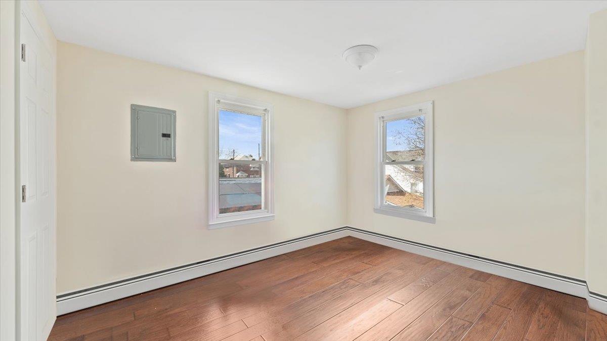 Bronx, New York, 10465, United States, 5 Bedrooms Bedrooms, ,4 BathroomsBathrooms,Residential,For Sale,1900837