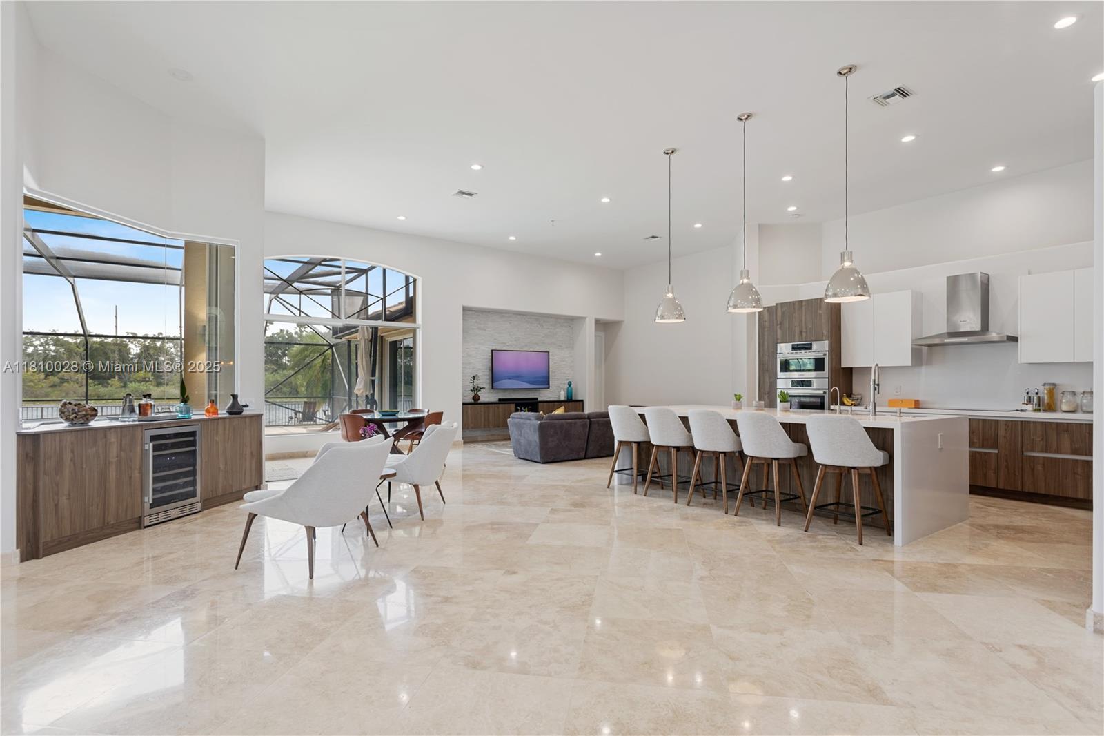 Weston, Florida, 33327, United States, 5 Bedrooms Bedrooms, ,5 BathroomsBathrooms,Residential,For Sale,1837536