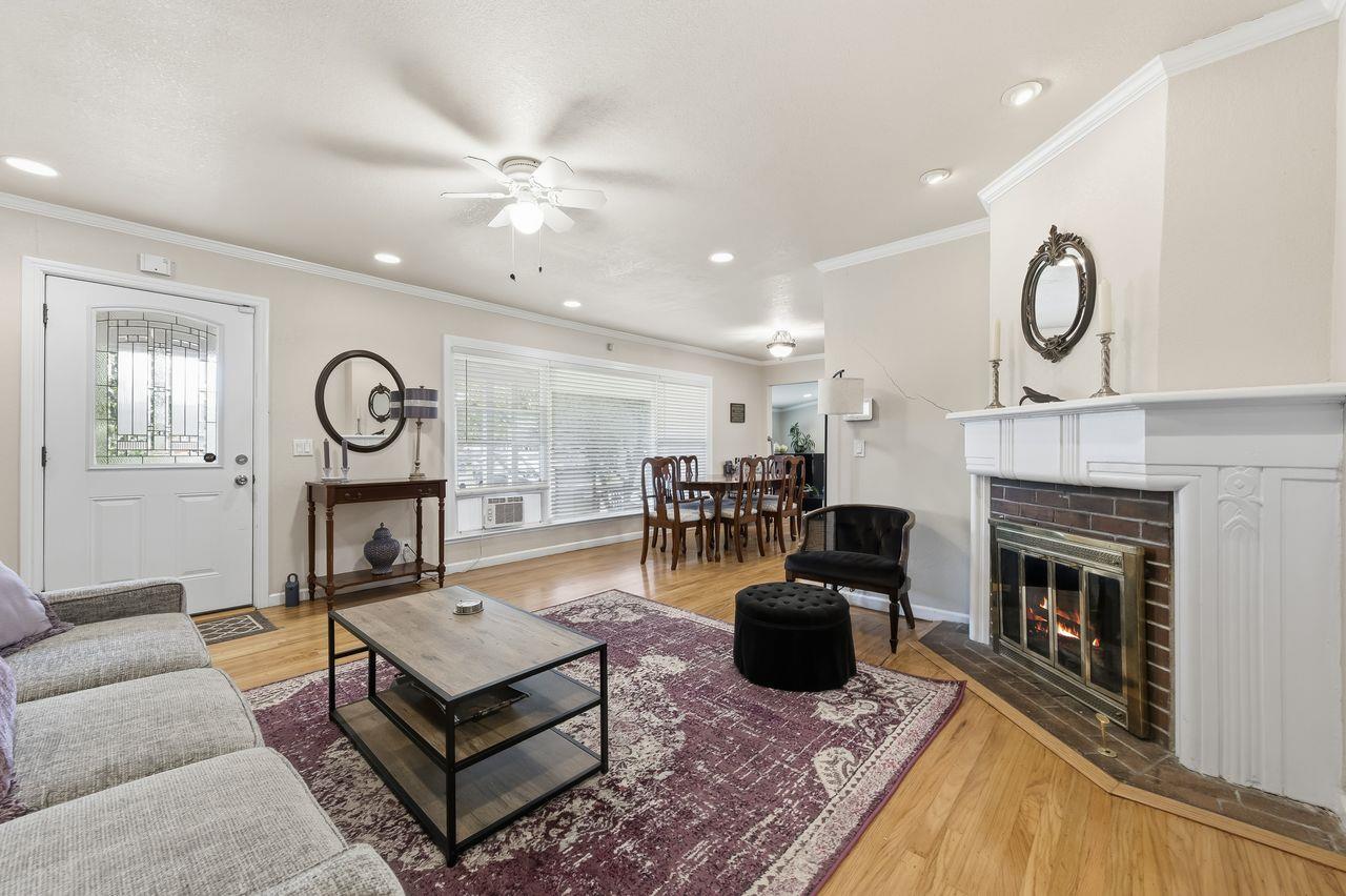 Redwood City, California, 94063, United States, ,Residential,For Sale,1990939