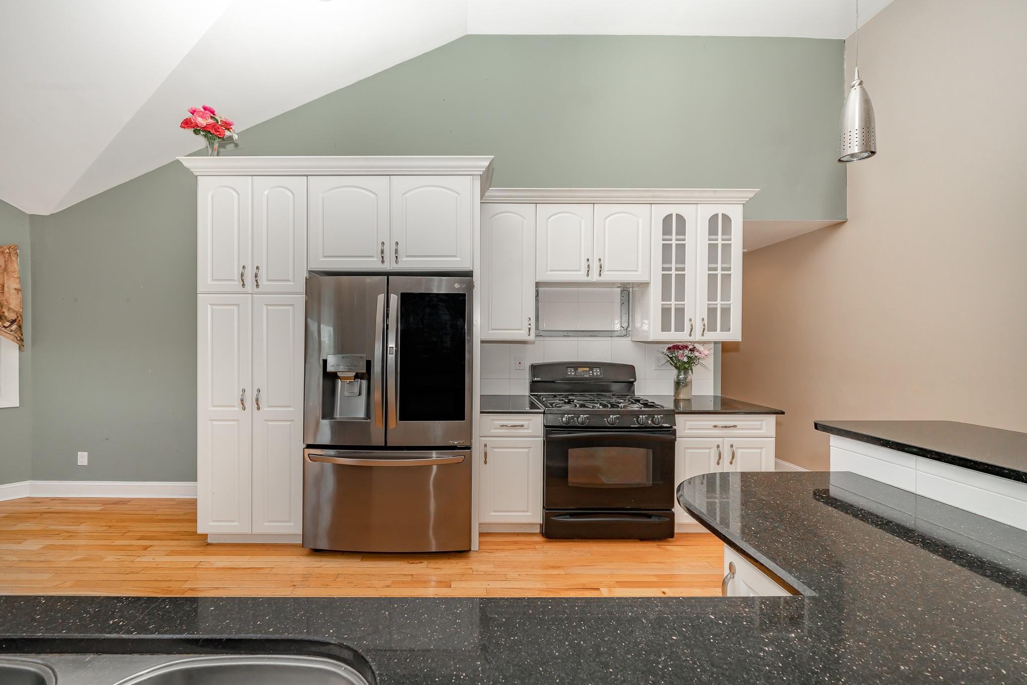 Seaford, New York, 11783, United States, 5 Bedrooms Bedrooms, ,3 BathroomsBathrooms,Residential,For Sale,1943505