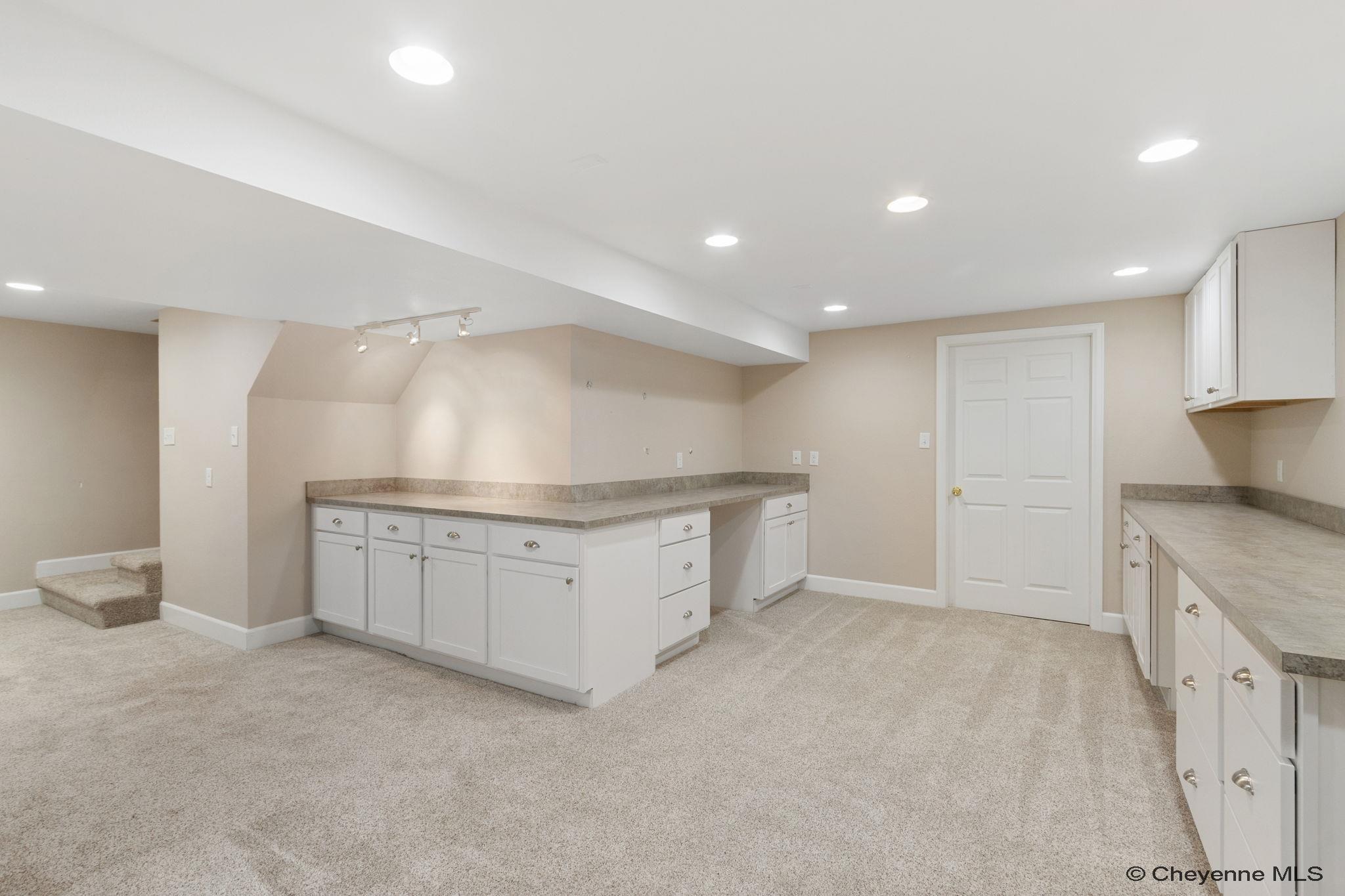 Cheyenne, Wyoming, 82001, United States, 5 Bedrooms Bedrooms, ,4 BathroomsBathrooms,Residential,For Sale,1992954