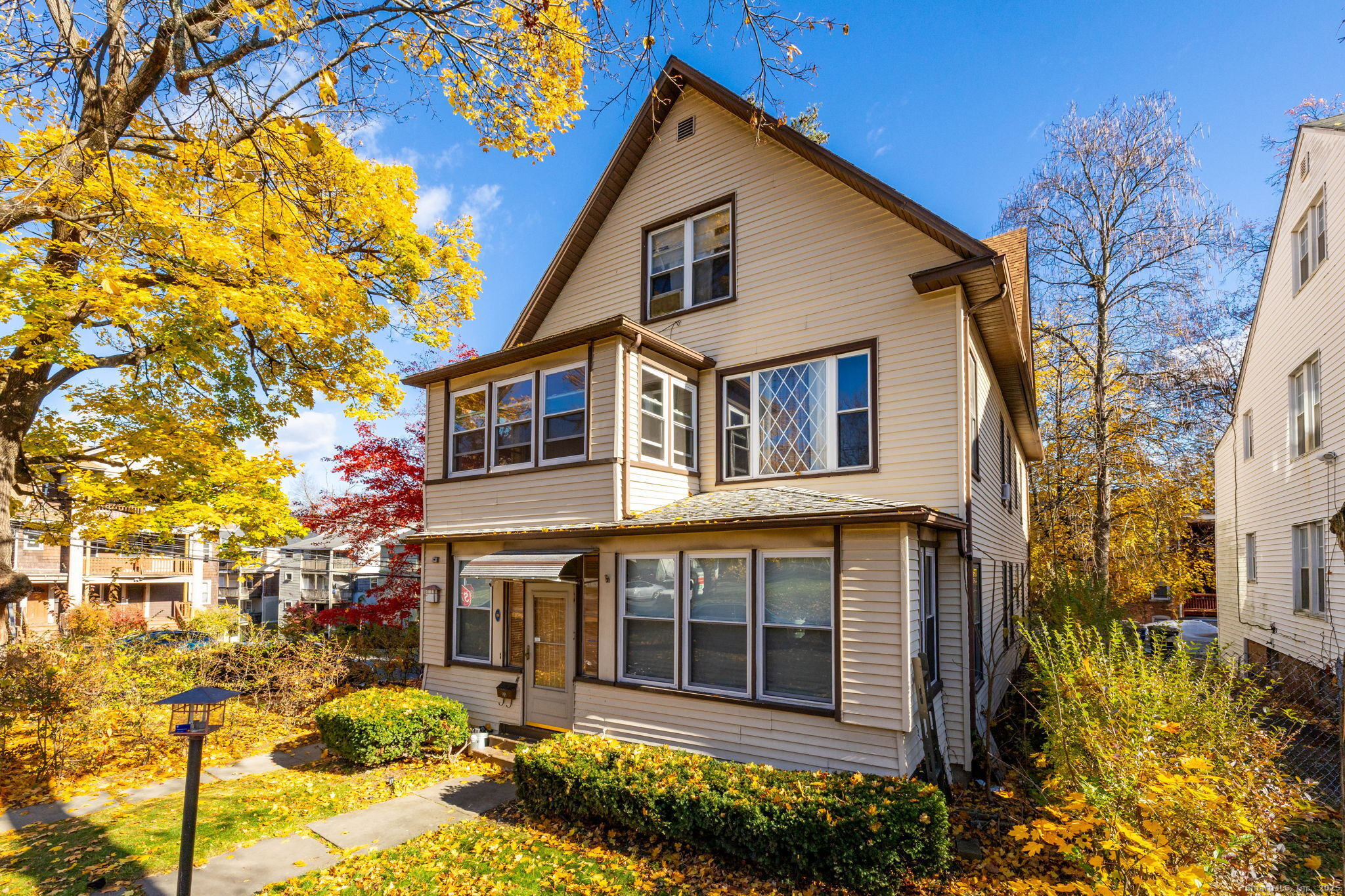 Hartford, Connecticut, 06105, United States, 8 Bedrooms Bedrooms, ,3 BathroomsBathrooms,Residential,For Sale,1994837