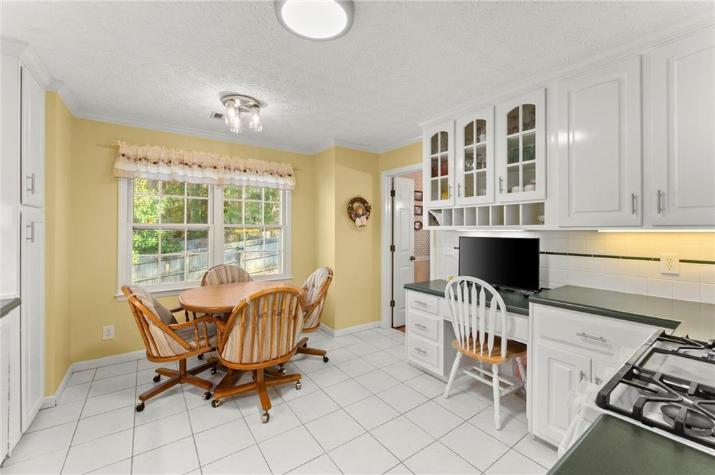 Roswell, Georgia, 30075, United States, 5 Bedrooms Bedrooms, ,4 BathroomsBathrooms,Residential,For Sale,1990755