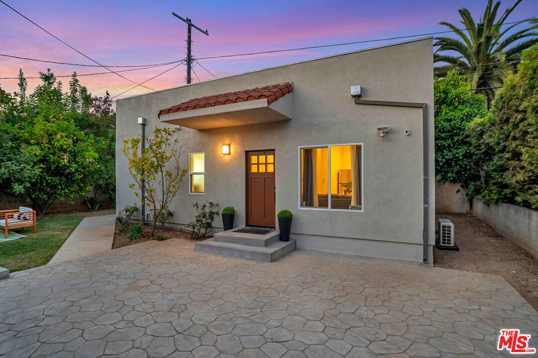 Los Angeles, California, 90025, United States, 5 Bedrooms Bedrooms, ,4 BathroomsBathrooms,Residential,For Sale,1934353