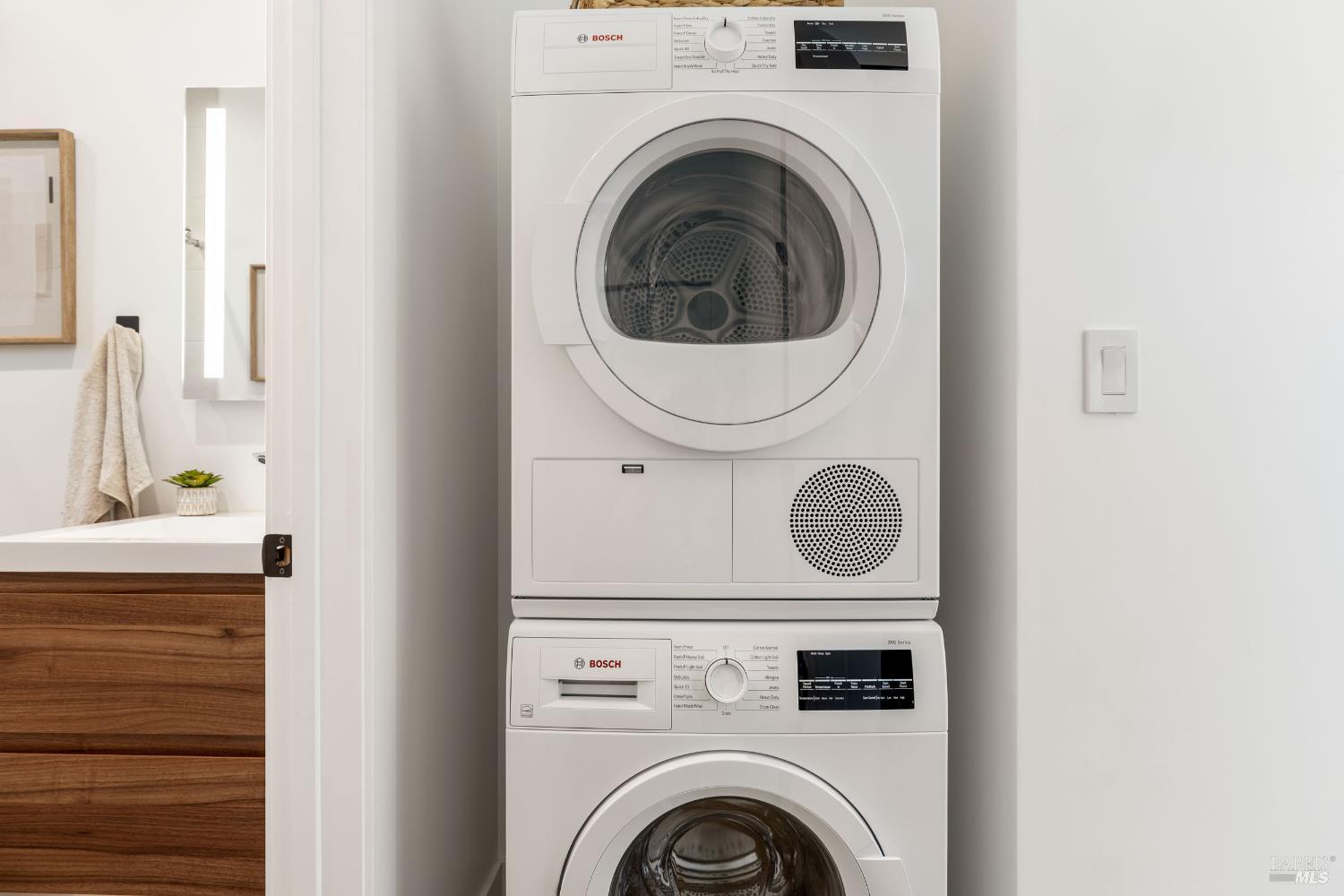 Petaluma, California, 94952, United States, 3 Bedrooms Bedrooms, ,2 BathroomsBathrooms,Residential,For Sale,1977520