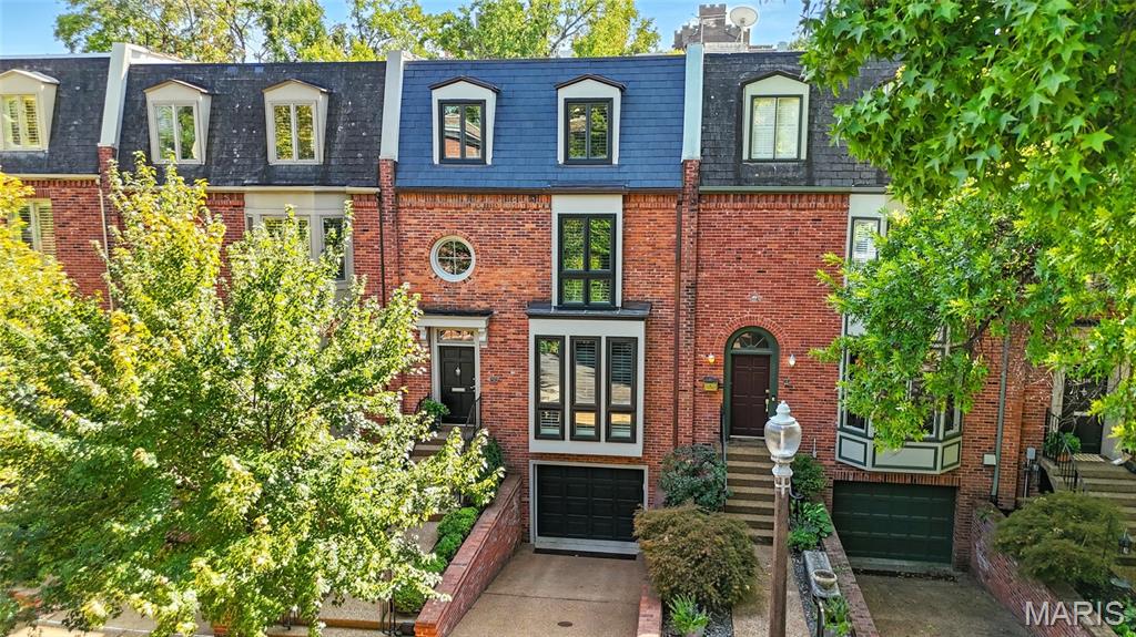 St Louis, Missouri, 63108, United States, 4 Bedrooms Bedrooms, ,5 BathroomsBathrooms,Residential,For Sale,1941664