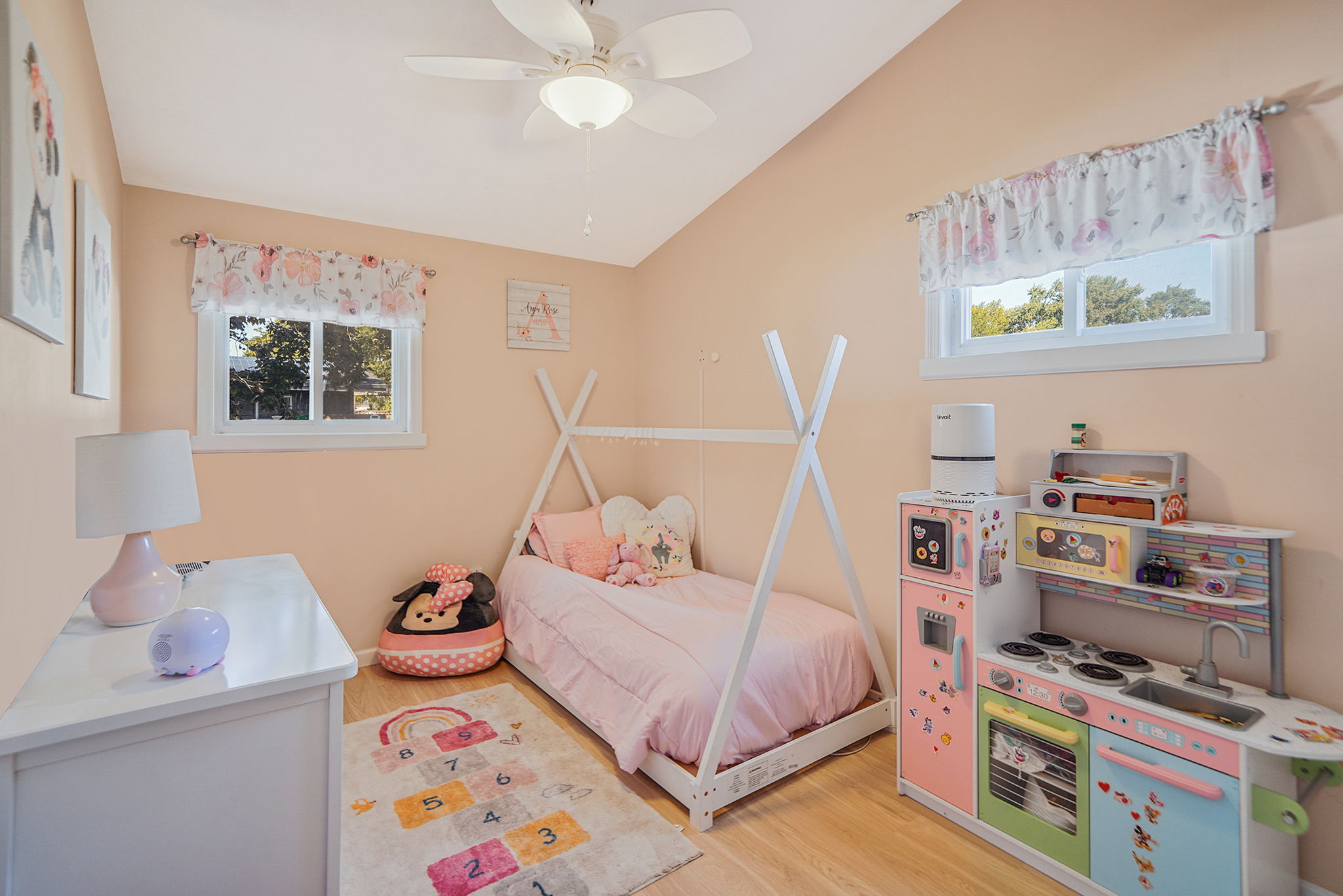 Selden, New York, 11784, United States, 3 Bedrooms Bedrooms, ,2 BathroomsBathrooms,Residential,For Sale,1928294