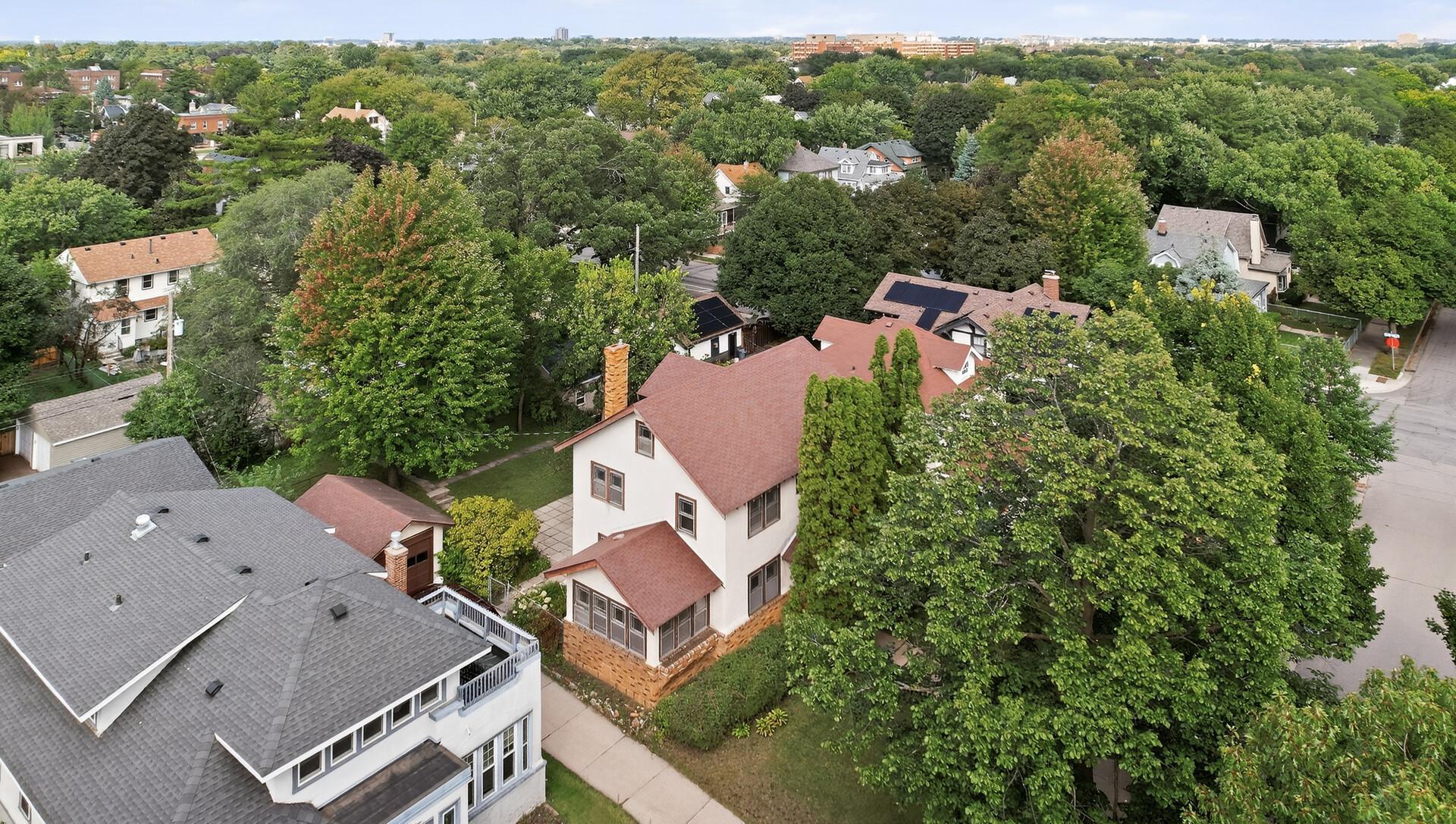 Minneapolis, Minnesota, 55409, United States, 4 Bedrooms Bedrooms, ,2 BathroomsBathrooms,Residential,For Sale,1959078