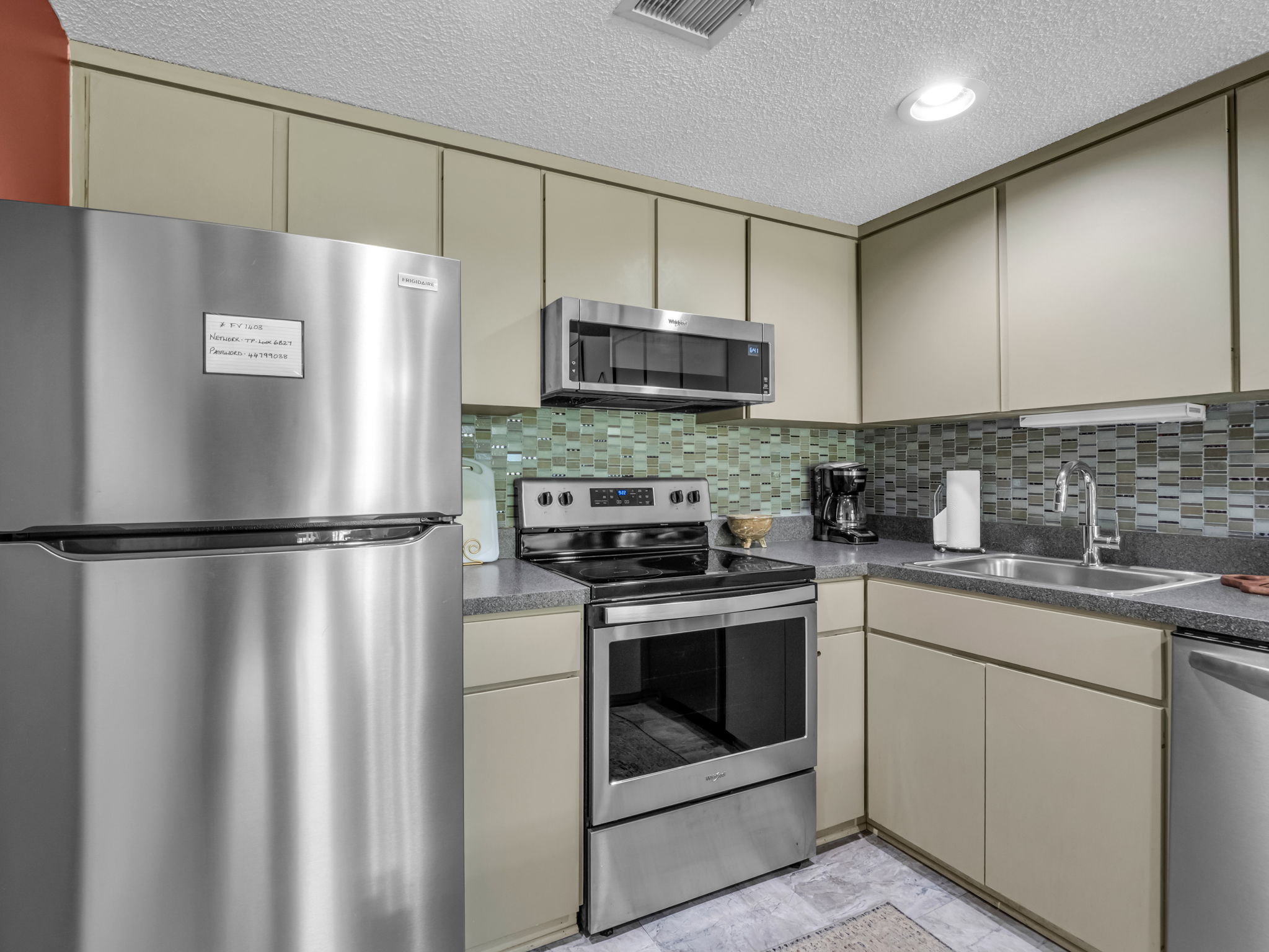  182 W. Lake Dr. S. - 物件實景