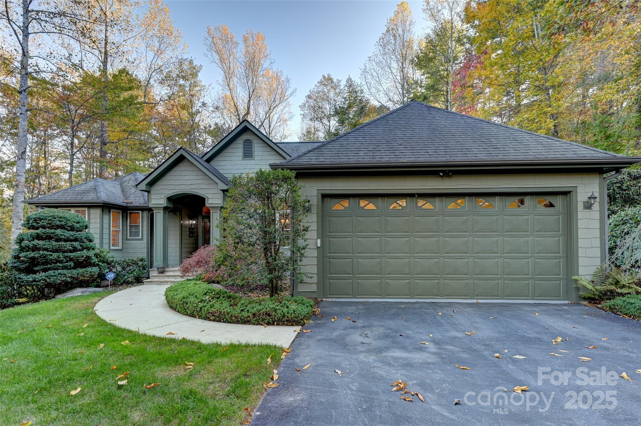 Hendersonville, North Carolina, 28739, United States, 4 Bedrooms Bedrooms, ,3 BathroomsBathrooms,Residential,For Sale,1992050