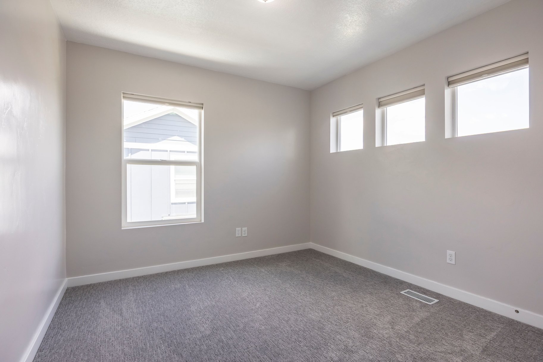  Walk to Shops, Cafés & Mountain View Village — Fully Finished Herriman Two-Story - 物件實景