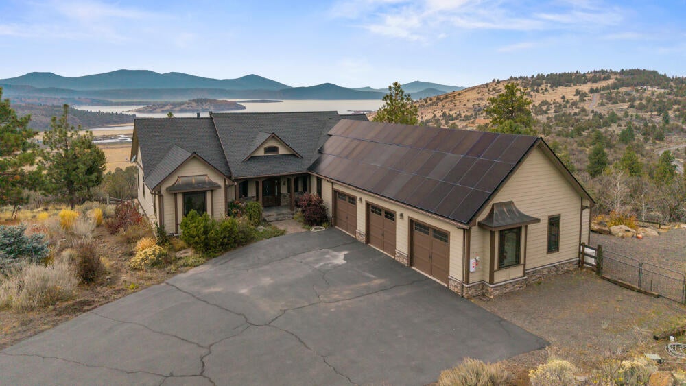 Klamath Falls, Oregon, 97601, United States, 4 Bedrooms Bedrooms, ,3 BathroomsBathrooms,Residential,For Sale,1987766