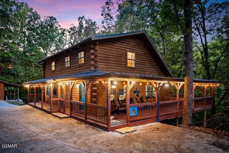 Sevierville, Tennessee, 37876, United States, 2 Bedrooms Bedrooms, ,4 BathroomsBathrooms,Residential,For Sale,2019046
