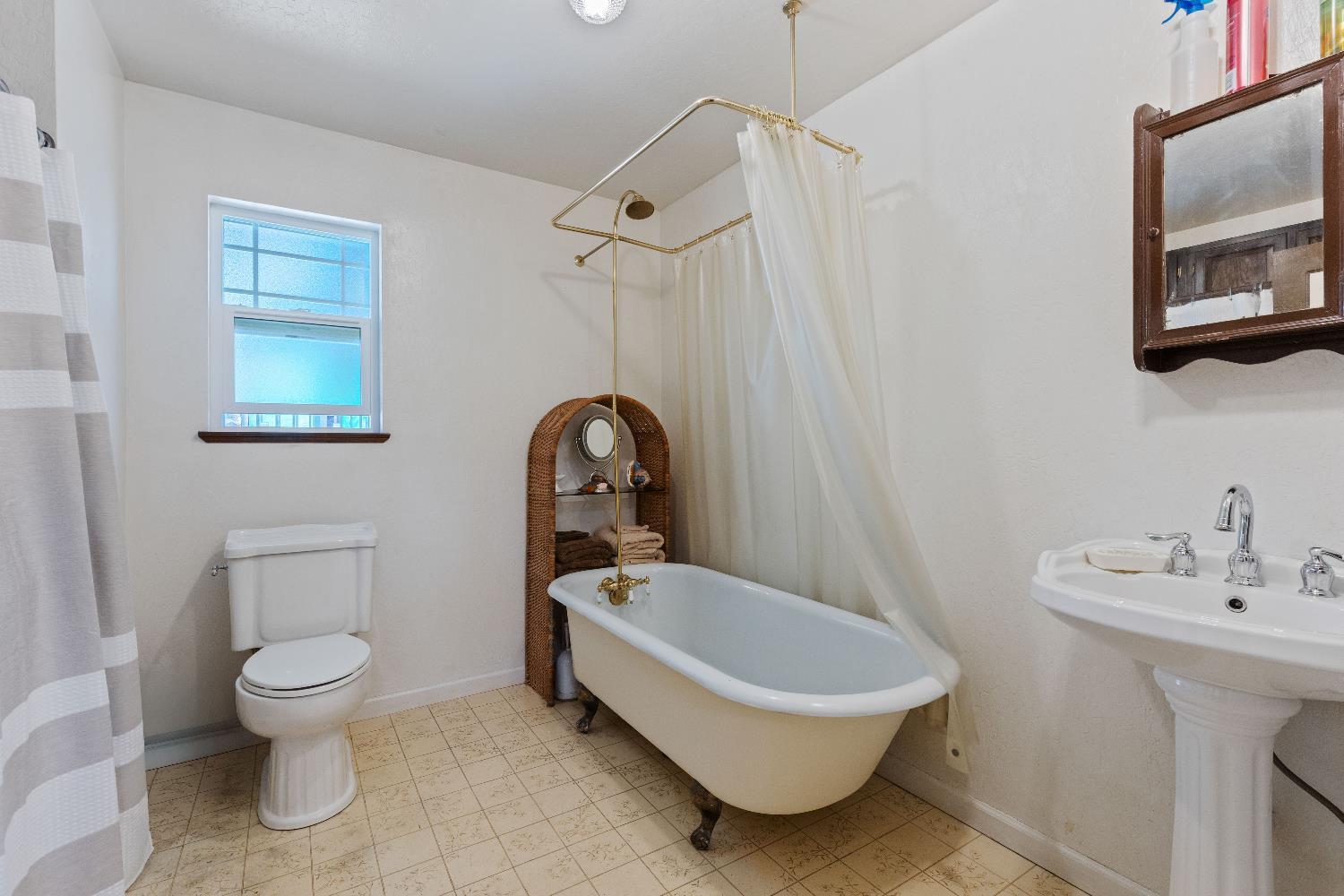Grass Valley, California, 95945, United States, 2 Bedrooms Bedrooms, ,2 BathroomsBathrooms,Residential,For Sale,1928164