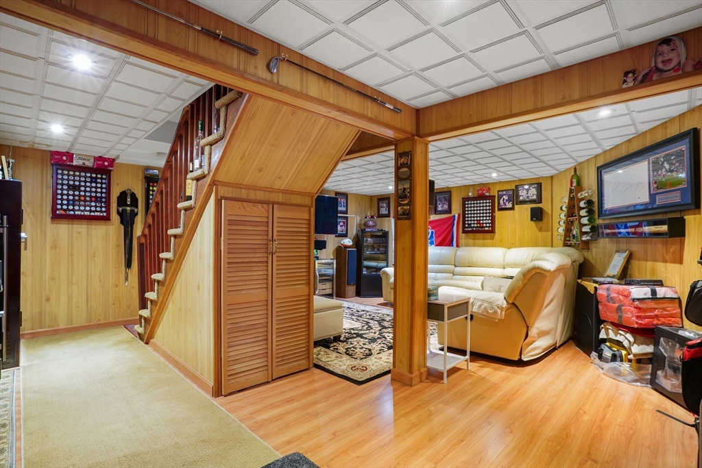 Burlington, Massachusetts, 01803, United States, 3 Bedrooms Bedrooms, ,2 BathroomsBathrooms,Residential,For Sale,2039576