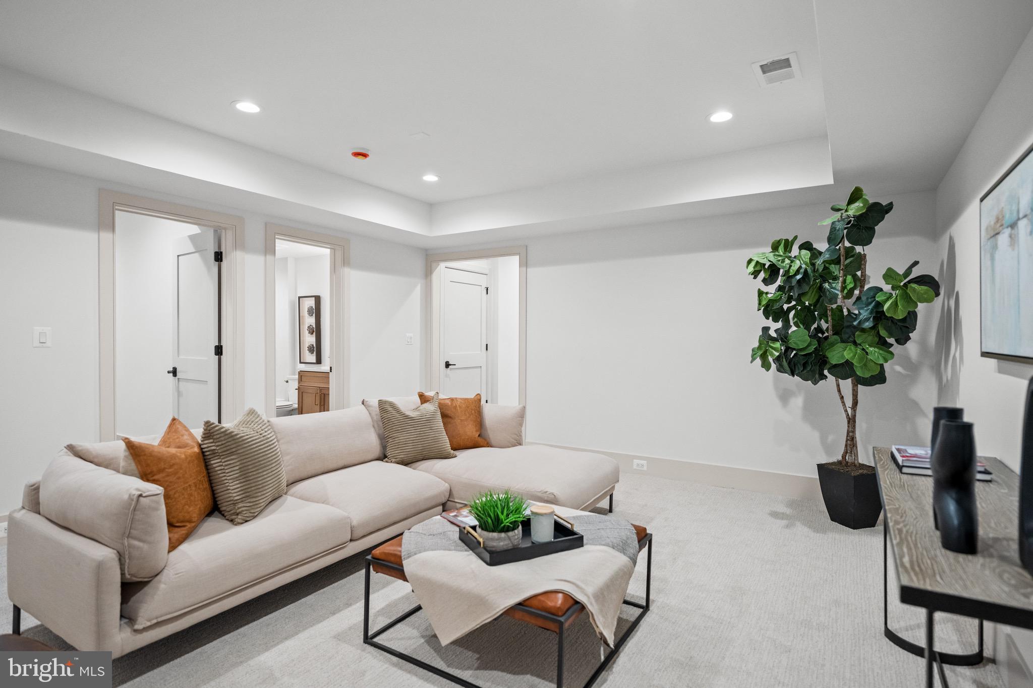 Arlington, Virginia, 22207, United States, 4 Bedrooms Bedrooms, ,5 BathroomsBathrooms,Residential,For Sale,1990203